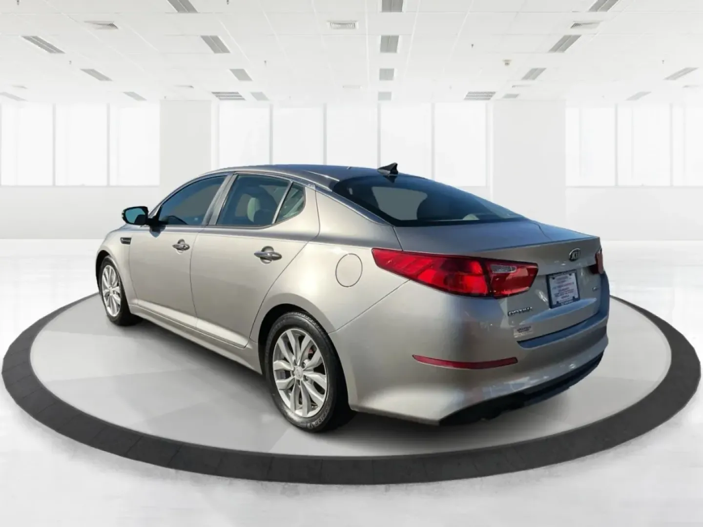 2015 Kia Optima EX (5XXGN4A74FG) with an Theta II 2.4L I-4 gasoline direct injection engine, located at 1230 East Main St, Xenia, OH, 45385, (937) 908-9800, 39.688026, -83.910172 - Experience the perfect blend of style, comfort, and reliability with this 2015 Kia Optima EX at Advantage Car and Credit in Xenia, OH. Whether you're embarking on daily commutes, family road trips, or simply looking for a trusty companion for your adventures, this vehicle is designed to meet your di - Photo#4