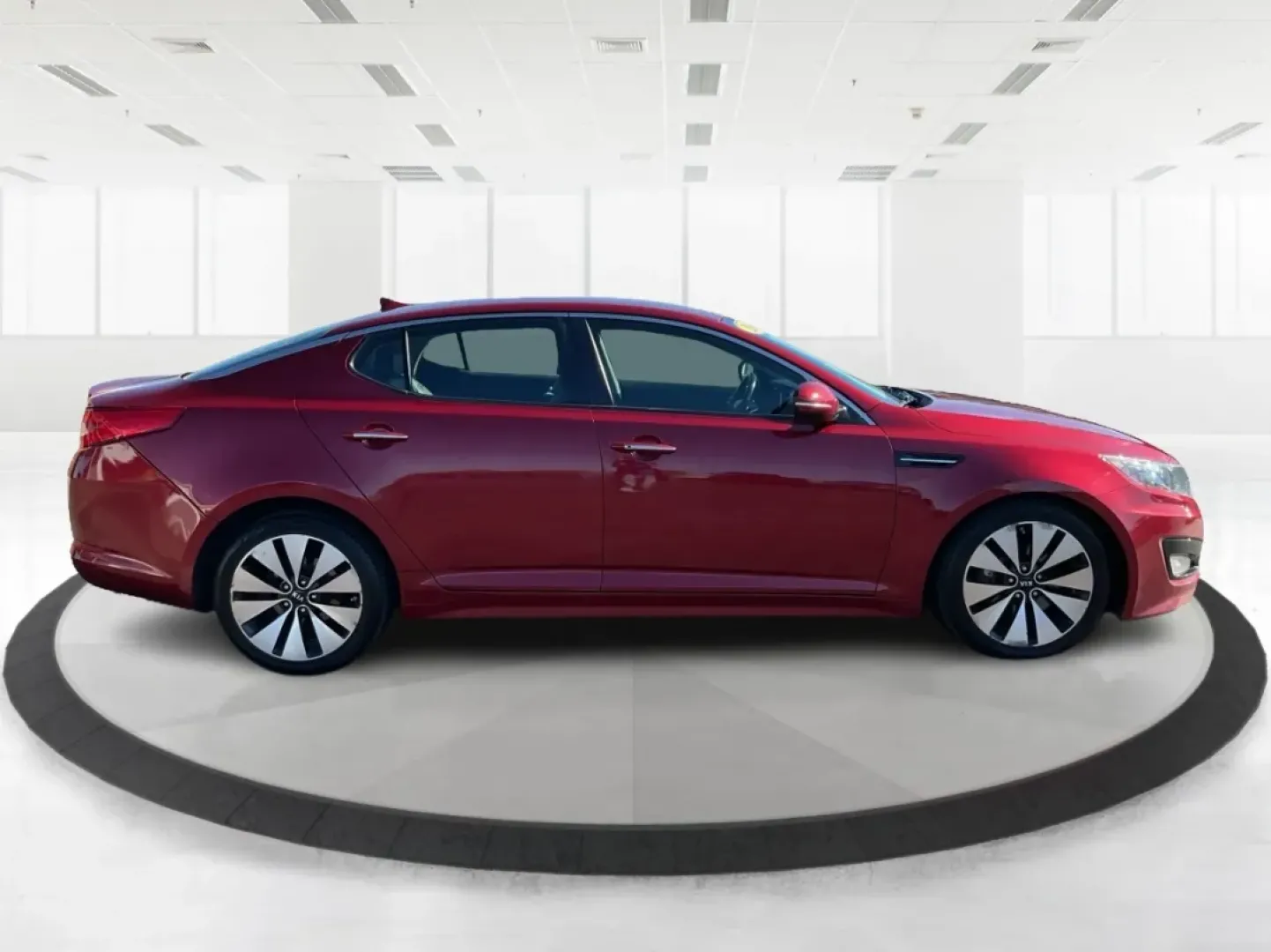 2013 Kia Optima SX (5XXGR4A68DG) with an 2L I-4 gasoline direct injection engine, located at 880 E. National Road, Vandalia, OH, 45377, (937) 908-9800, 39.891918, -84.183594 - **Experience Unmatched Comfort and Style with the 2013 Kia Optima SX**<br /> <br /> Are you in the market for a reliable vehicle that perfectly blends style, comfort, and functionality? Look no further than the stunning 2013 Kia Optima SX, available now at Advantage Car and Credit in Vandalia, OH. T - Photo#1