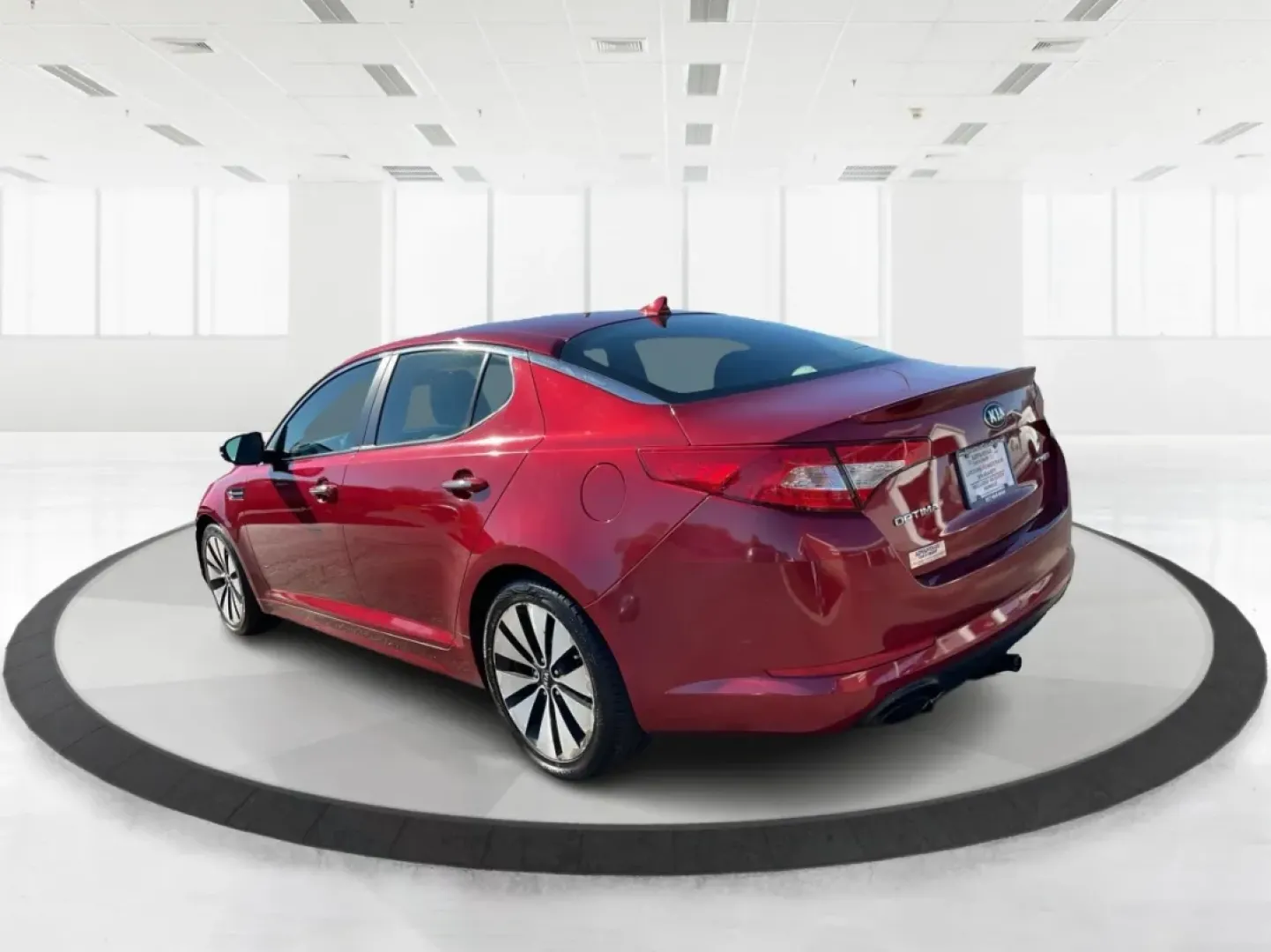 2013 Kia Optima SX (5XXGR4A68DG) with an 2L I-4 gasoline direct injection engine, located at 880 E. National Road, Vandalia, OH, 45377, (937) 908-9800, 39.891918, -84.183594 - **Experience Unmatched Comfort and Style with the 2013 Kia Optima SX**<br /> <br /> Are you in the market for a reliable vehicle that perfectly blends style, comfort, and functionality? Look no further than the stunning 2013 Kia Optima SX, available now at Advantage Car and Credit in Vandalia, OH. T - Photo#4