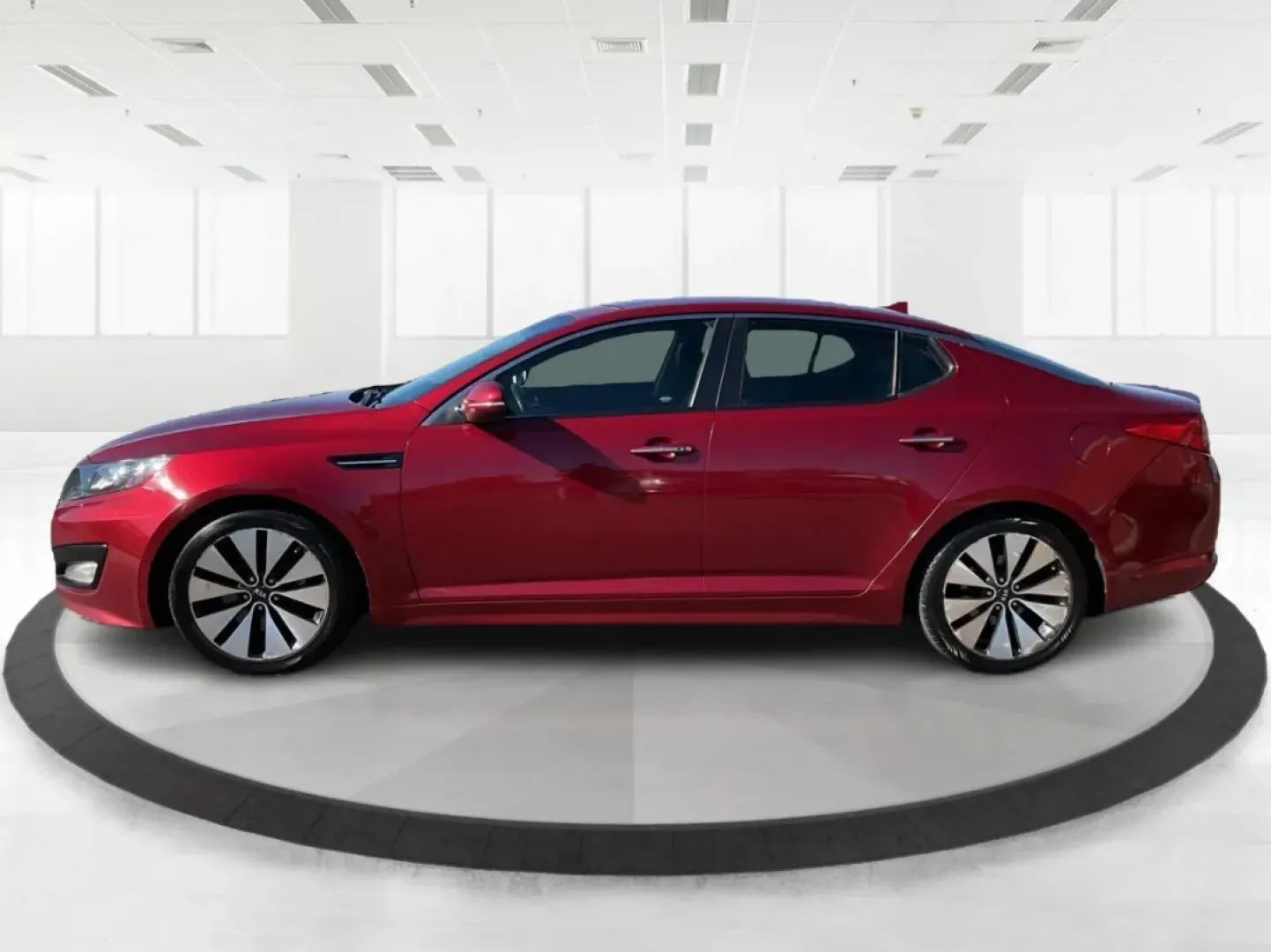 2013 Kia Optima SX (5XXGR4A68DG) with an 2L I-4 gasoline direct injection engine, located at 880 E. National Road, Vandalia, OH, 45377, (937) 908-9800, 39.891918, -84.183594 - **Experience Unmatched Comfort and Style with the 2013 Kia Optima SX**<br /> <br /> Are you in the market for a reliable vehicle that perfectly blends style, comfort, and functionality? Look no further than the stunning 2013 Kia Optima SX, available now at Advantage Car and Credit in Vandalia, OH. T - Photo#5