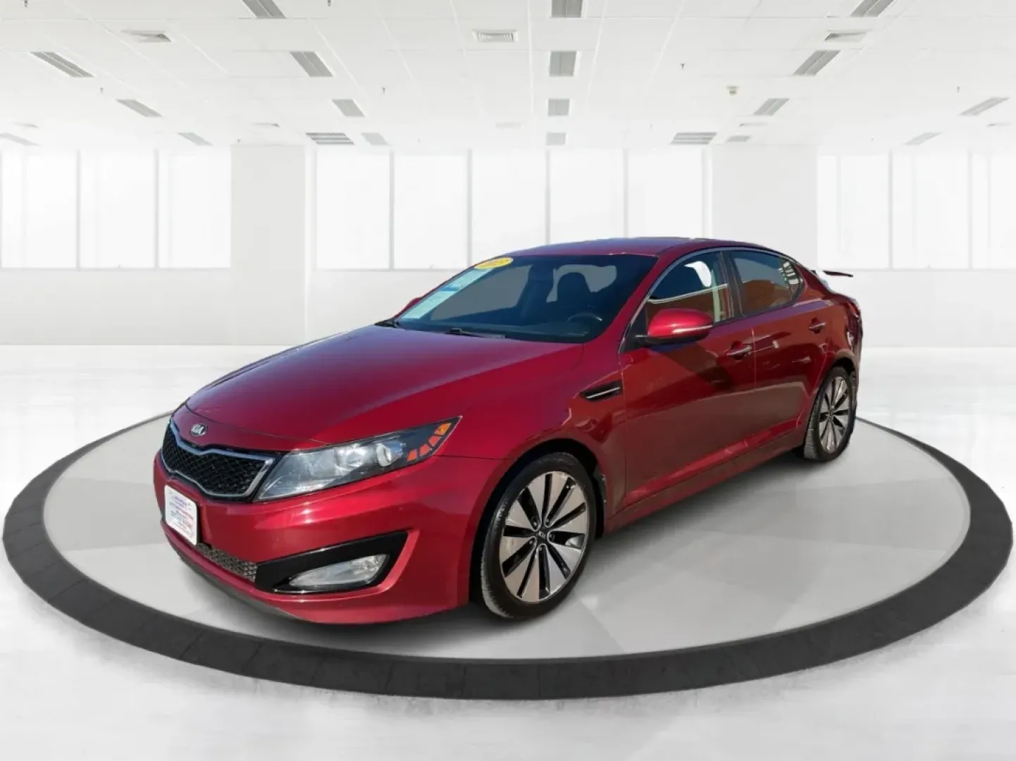 2013 Kia Optima SX (5XXGR4A68DG) with an 2L I-4 gasoline direct injection engine, located at 880 E. National Road, Vandalia, OH, 45377, (937) 908-9800, 39.891918, -84.183594 - **Experience Unmatched Comfort and Style with the 2013 Kia Optima SX**<br /> <br /> Are you in the market for a reliable vehicle that perfectly blends style, comfort, and functionality? Look no further than the stunning 2013 Kia Optima SX, available now at Advantage Car and Credit in Vandalia, OH. T - Photo#8