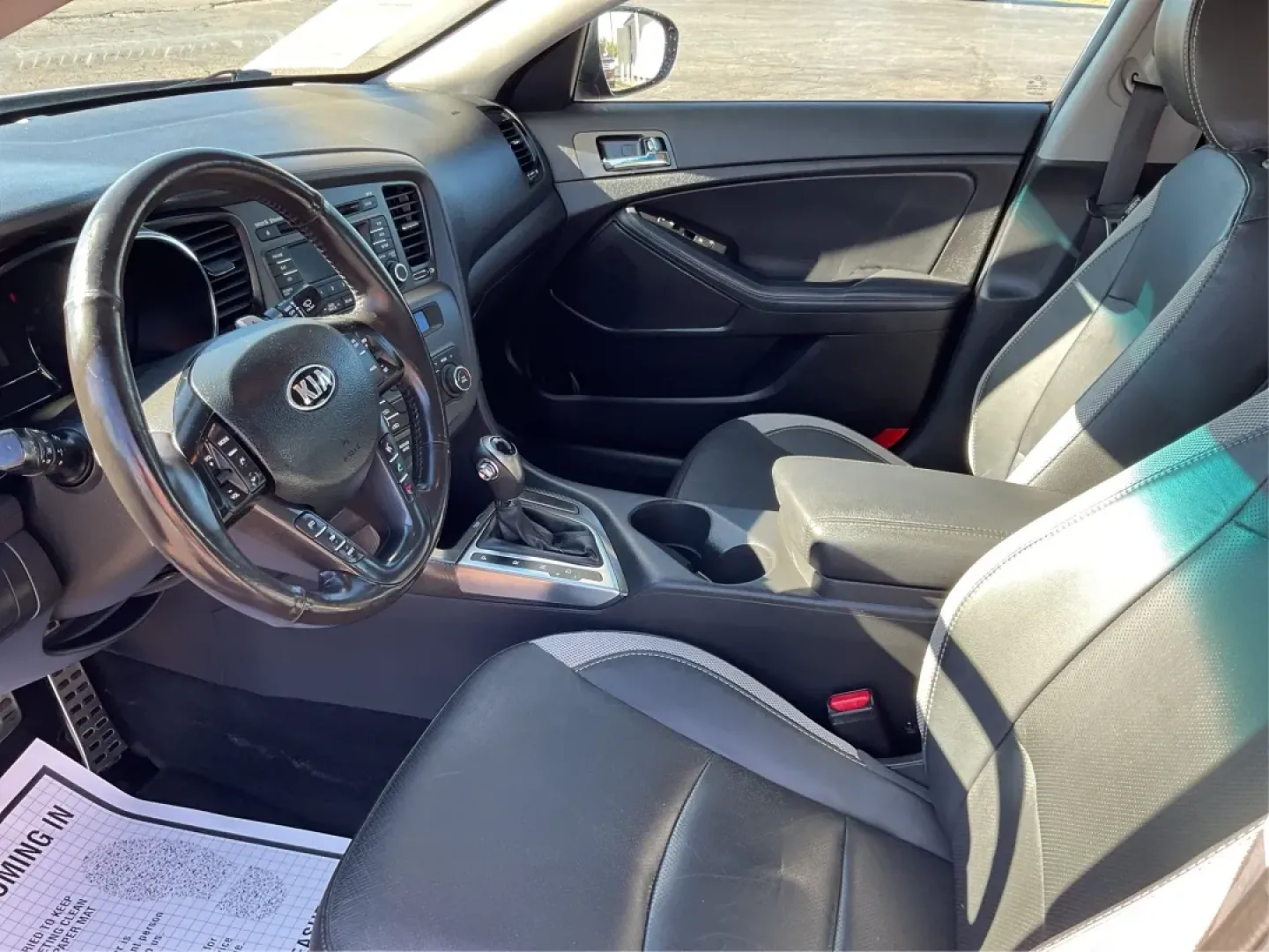 2013 Kia Optima SX (5XXGR4A68DG) with an 2L I-4 gasoline direct injection engine, located at 880 E. National Road, Vandalia, OH, 45377, (937) 908-9800, 39.891918, -84.183594 - **Experience Unmatched Comfort and Style with the 2013 Kia Optima SX**<br /> <br /> Are you in the market for a reliable vehicle that perfectly blends style, comfort, and functionality? Look no further than the stunning 2013 Kia Optima SX, available now at Advantage Car and Credit in Vandalia, OH. T - Photo#9