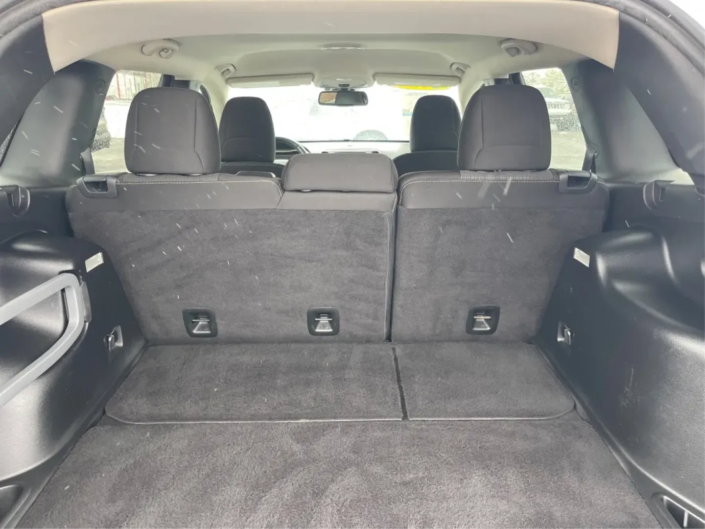 2015 Jeep Cherokee Latitude (1C4PJMCB7FW) with an Other engine, located at 4508 South Dixie Dr, Moraine, OH, 45439, (937) 908-9800, 39.689976, -84.218452 - **Adventure Awaits with the 2015 Jeep Cherokee Latitude - Perfect for Your Next Journey!**<br /> <br /> If you're searching for a versatile, reliable vehicle that seamlessly fits into your busy lifestyle, look no further than this stunning 2015 Jeep Cherokee Latitude, now available at Advantage Car - Photo#12