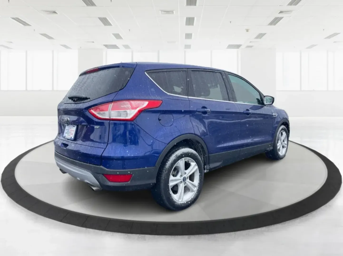 2015 Ford Escape SE (1FMCU0G73FU) with an Other engine, located at 880 E. National Road, Vandalia, OH, 45377, (937) 908-9800, 39.891918, -84.183594 - **Adventure Awaits: 2015 Ford Escape SE - Your Gateway to Freedom!**<br /> <br /> Are you ready to elevate your weekend getaways or tackle your daily commute with style and confidence? The 2015 Ford Escape SE is the perfect companion for those who crave adventure without sacrificing comfort. At Adva - Photo#2