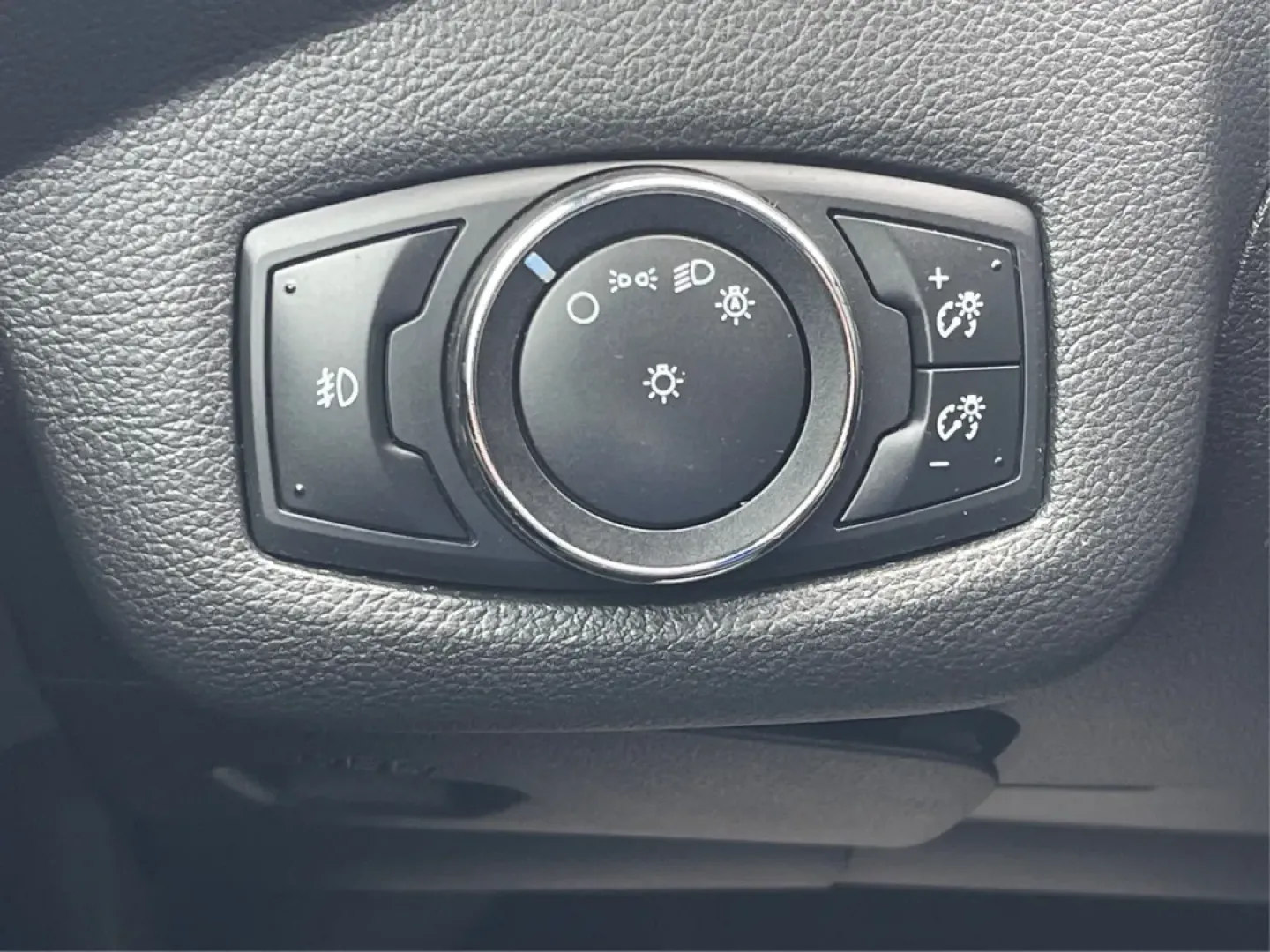 2015 Ford Escape SE (1FMCU0G73FU) with an Other engine, located at 880 E. National Road, Vandalia, OH, 45377, (937) 908-9800, 39.891918, -84.183594 - **Adventure Awaits: 2015 Ford Escape SE - Your Gateway to Freedom!**<br /> <br /> Are you ready to elevate your weekend getaways or tackle your daily commute with style and confidence? The 2015 Ford Escape SE is the perfect companion for those who crave adventure without sacrificing comfort. At Adva - Photo#17