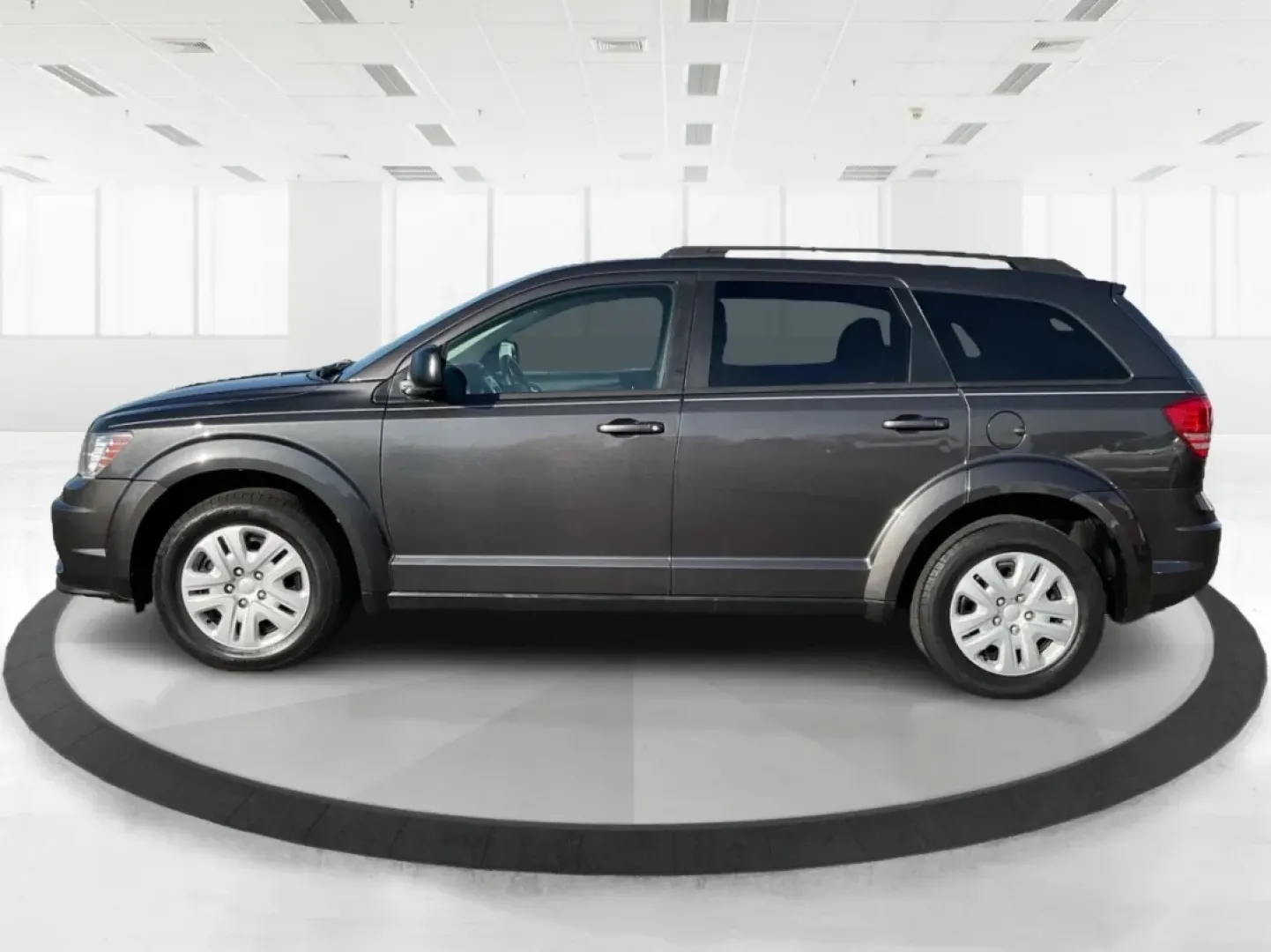 2016 Dodge Journey SE (3C4PDCAB8GT) with an Tigershark MultiAir 2.4L I-4 DOHC engine, located at 4508 South Dixie Dr, Moraine, OH, 45439, (937) 908-9800, 39.689976, -84.218452 - **Experience Life in Motion with the 2016 Dodge Journey SE SUV at Advantage Car and Credit - Moraine!**<br /> <br /> Are you ready to elevate your lifestyle? The 2016 Dodge Journey SE is the perfect blend of style, comfort, and versatility, making it the ideal SUV for growing families, weekend adven - Photo#4