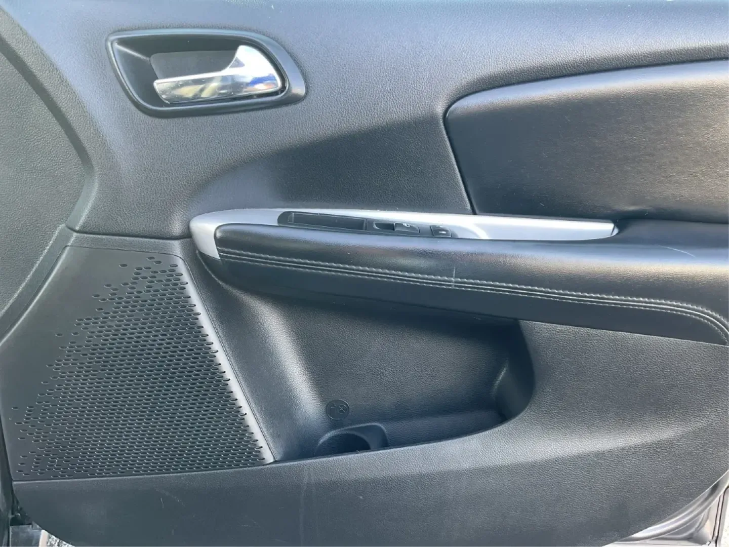 2016 Dodge Journey SE (3C4PDCAB8GT) with an Tigershark MultiAir 2.4L I-4 DOHC engine, located at 4508 South Dixie Dr, Moraine, OH, 45439, (937) 908-9800, 39.689976, -84.218452 - **Experience Life in Motion with the 2016 Dodge Journey SE SUV at Advantage Car and Credit - Moraine!**<br /> <br /> Are you ready to elevate your lifestyle? The 2016 Dodge Journey SE is the perfect blend of style, comfort, and versatility, making it the ideal SUV for growing families, weekend adven - Photo#18