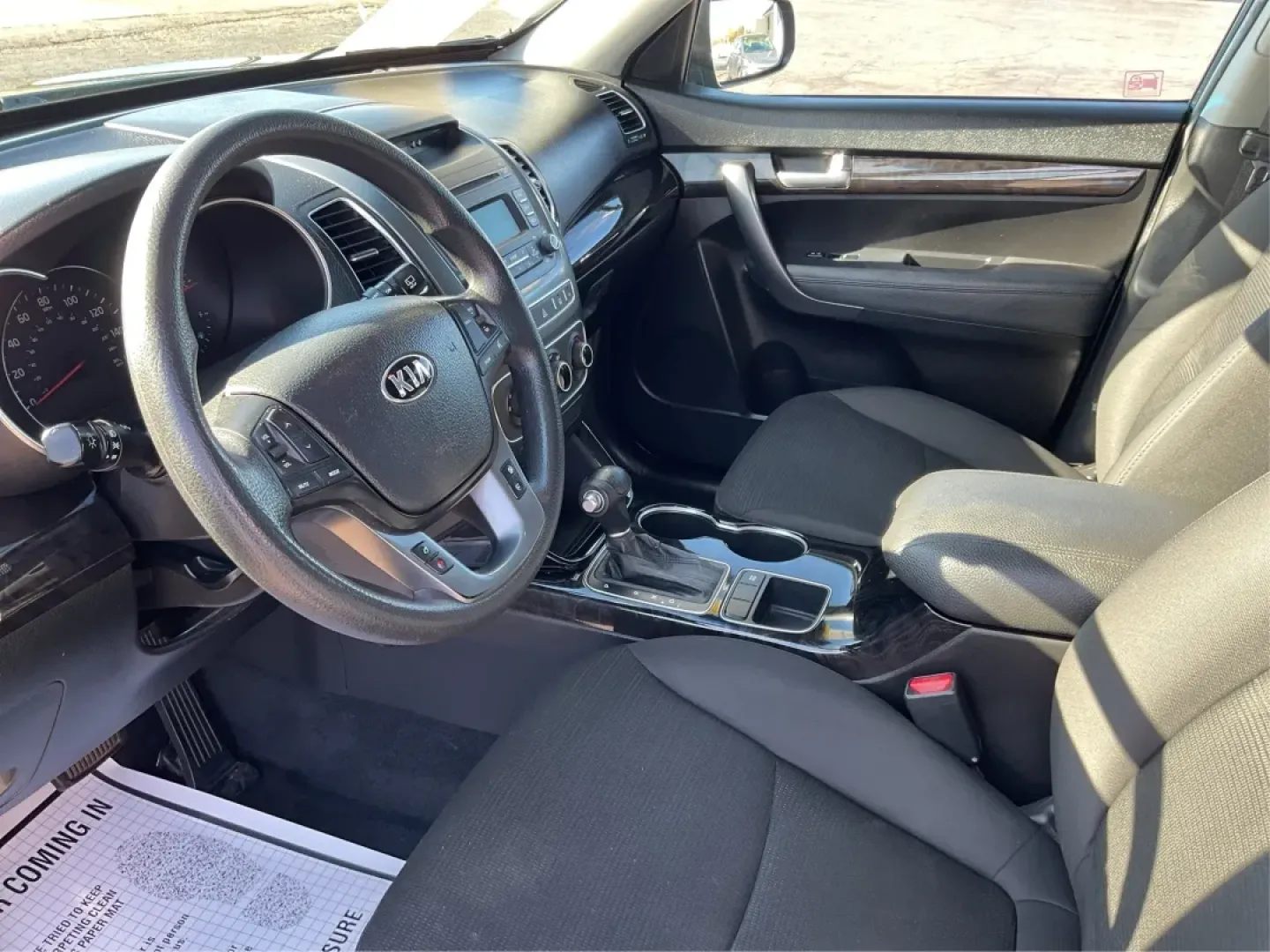 2014 Kia Sorento LX (5XYKTCA66EG) with an 2.4L I-4 gasoline direct injection engine, located at 4508 South Dixie Dr, Moraine, OH, 45439, (937) 908-9800, 39.689976, -84.218452 - ### Adventure Awaits with the 2014 Kia Sorento LX at Advantage Car and Credit - Moraine!<br /> <br /> Are you ready to elevate your family outings, weekend getaways, or daily commutes? The **2014 Kia Sorento LX** is your ultimate companion for all adventures, blending comfort, functionality, and sty - Photo#8