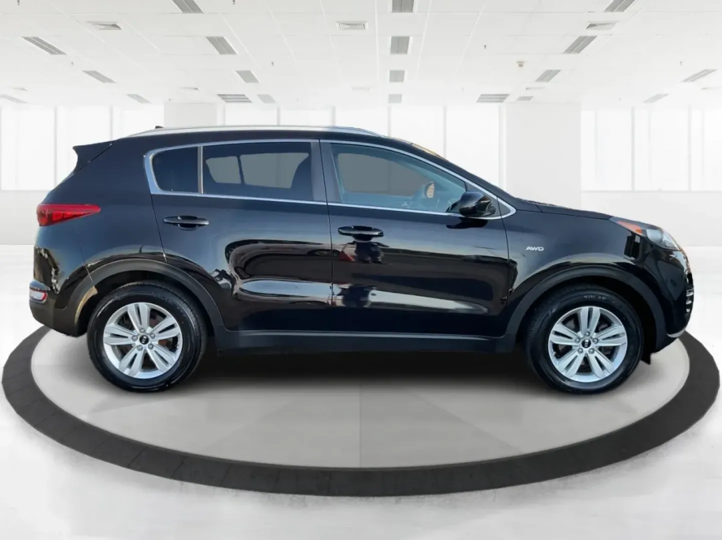 2017 Kia Sportage LX (KNDPMCACXH7) with an Theta II 2.4L I-4 gasoline direct injection engine, located at 880 E. National Road, Vandalia, OH, 45377, (937) 908-9800, 39.891918, -84.183594 - **Adventure Awaits with the 2017 Kia Sportage LX Perfect for Your Next Family Road Trip!**<br /> <br /> Looking for a reliable, stylish, and versatile vehicle that's ideal for everything from family outings to weekend getaways? Look no further than the 2017 Kia Sportage LX, available now at Advanta - Photo#1
