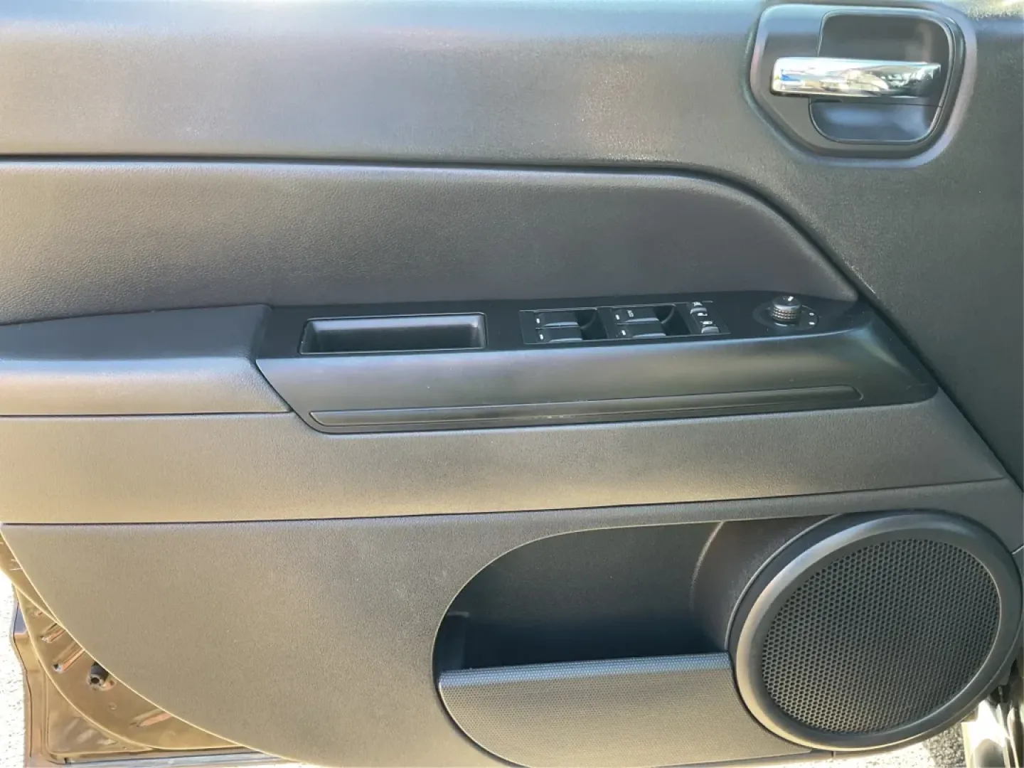 2014 Jeep Compass Sport (1C4NJDBB8ED) with an 2.4L I-4 DOHC engine, located at 1099 N County Rd 25A , Troy, OH, 45373, (937) 908-9800, 40.057079, -84.212883 - Discover the adventure-ready 2014 Jeep Compass, an SUV that's perfect for weekend getaways and daily commutes alike. Whether you're navigating the bustling streets of Troy or heading out on a family road trip to nearby attractions like the Miami County Fair, this rugged vehicle will elevate your dri - Photo#17