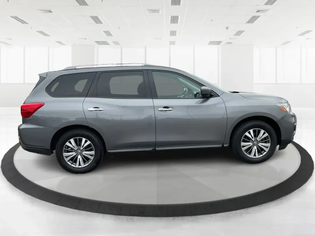 2018 Nissan Pathfinder SV (5N1DR2MM1JC) with an 3.5L V-6 gasoline direct injection engine, located at 880 E. National Road, Vandalia, OH, 45377, (937) 908-9800, 39.891918, -84.183594 - Are you ready to elevate your family adventures or weekend getaways? Look no further than the 2018 Nissan Pathfinder SV, available now at Advantage Car and Credit in Vandalia, OH. Perfectly designed for growing families, this spacious SUV is not only a reliable daily driver but also an ideal compani - Photo#1