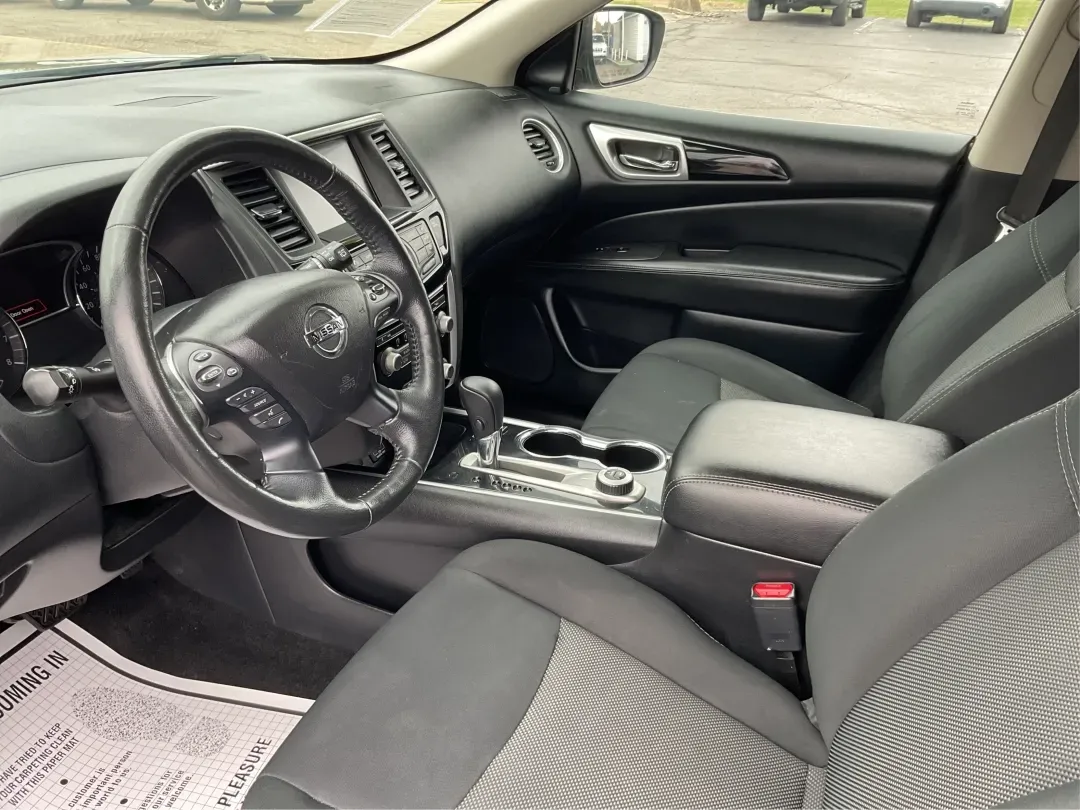 2018 Nissan Pathfinder SV (5N1DR2MM1JC) with an 3.5L V-6 gasoline direct injection engine, located at 880 E. National Road, Vandalia, OH, 45377, (937) 908-9800, 39.891918, -84.183594 - Are you ready to elevate your family adventures or weekend getaways? Look no further than the 2018 Nissan Pathfinder SV, available now at Advantage Car and Credit in Vandalia, OH. Perfectly designed for growing families, this spacious SUV is not only a reliable daily driver but also an ideal compani - Photo#9
