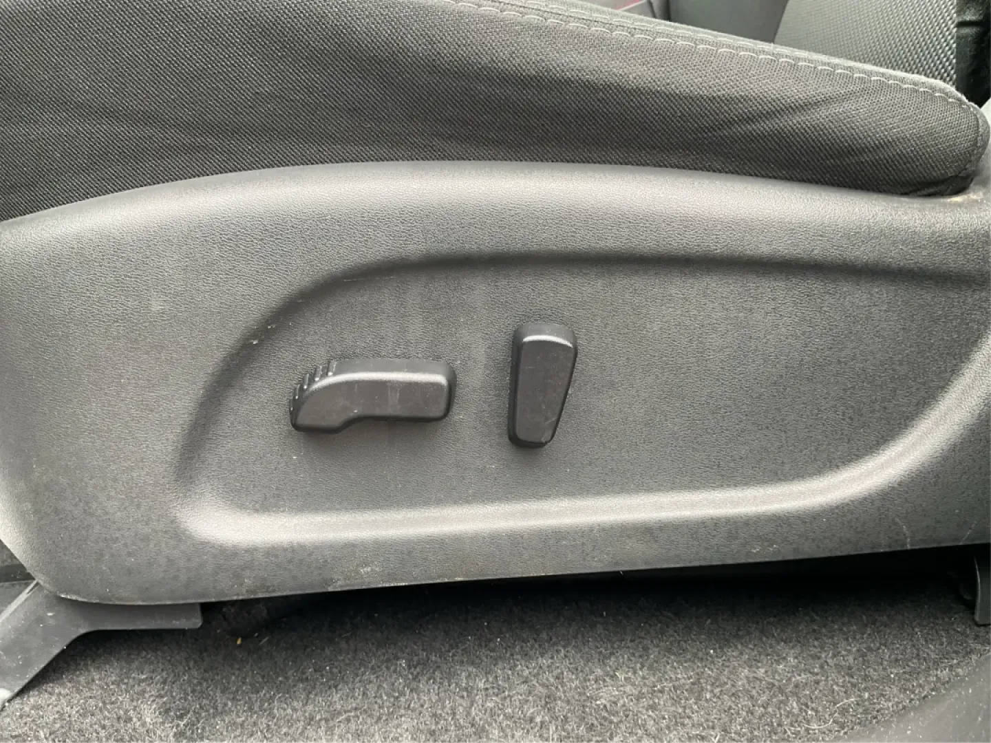 2018 Nissan Pathfinder SV (5N1DR2MM1JC) with an 3.5L V-6 gasoline direct injection engine, located at 880 E. National Road, Vandalia, OH, 45377, (937) 908-9800, 39.891918, -84.183594 - Are you ready to elevate your family adventures or weekend getaways? Look no further than the 2018 Nissan Pathfinder SV, available now at Advantage Car and Credit in Vandalia, OH. Perfectly designed for growing families, this spacious SUV is not only a reliable daily driver but also an ideal compani - Photo#17