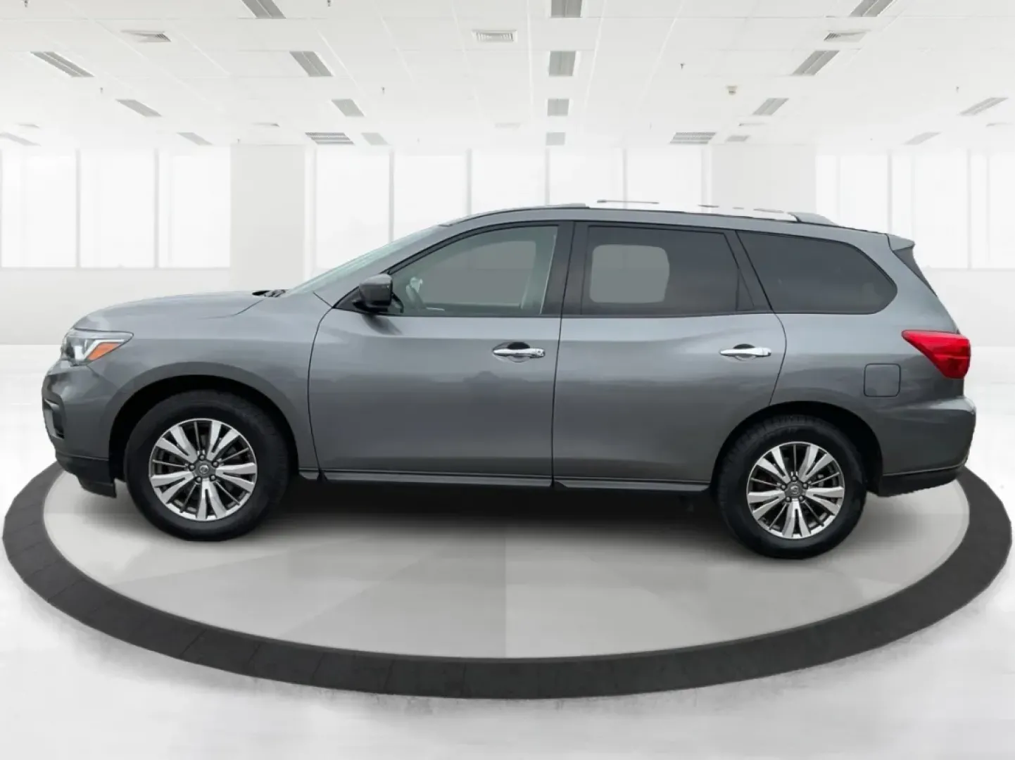 2018 Nissan Pathfinder SV (5N1DR2MM1JC) with an 3.5L V-6 gasoline direct injection engine, located at 4508 South Dixie Dr, Moraine, OH, 45439, (937) 908-9800, 39.689976, -84.218452 - Are you ready to elevate your family adventures or weekend getaways? Look no further than the 2018 Nissan Pathfinder SV, available now at Advantage Car and Credit in Vandalia, OH. Perfectly designed for growing families, this spacious SUV is not only a reliable daily driver but also an ideal compani - Photo#5