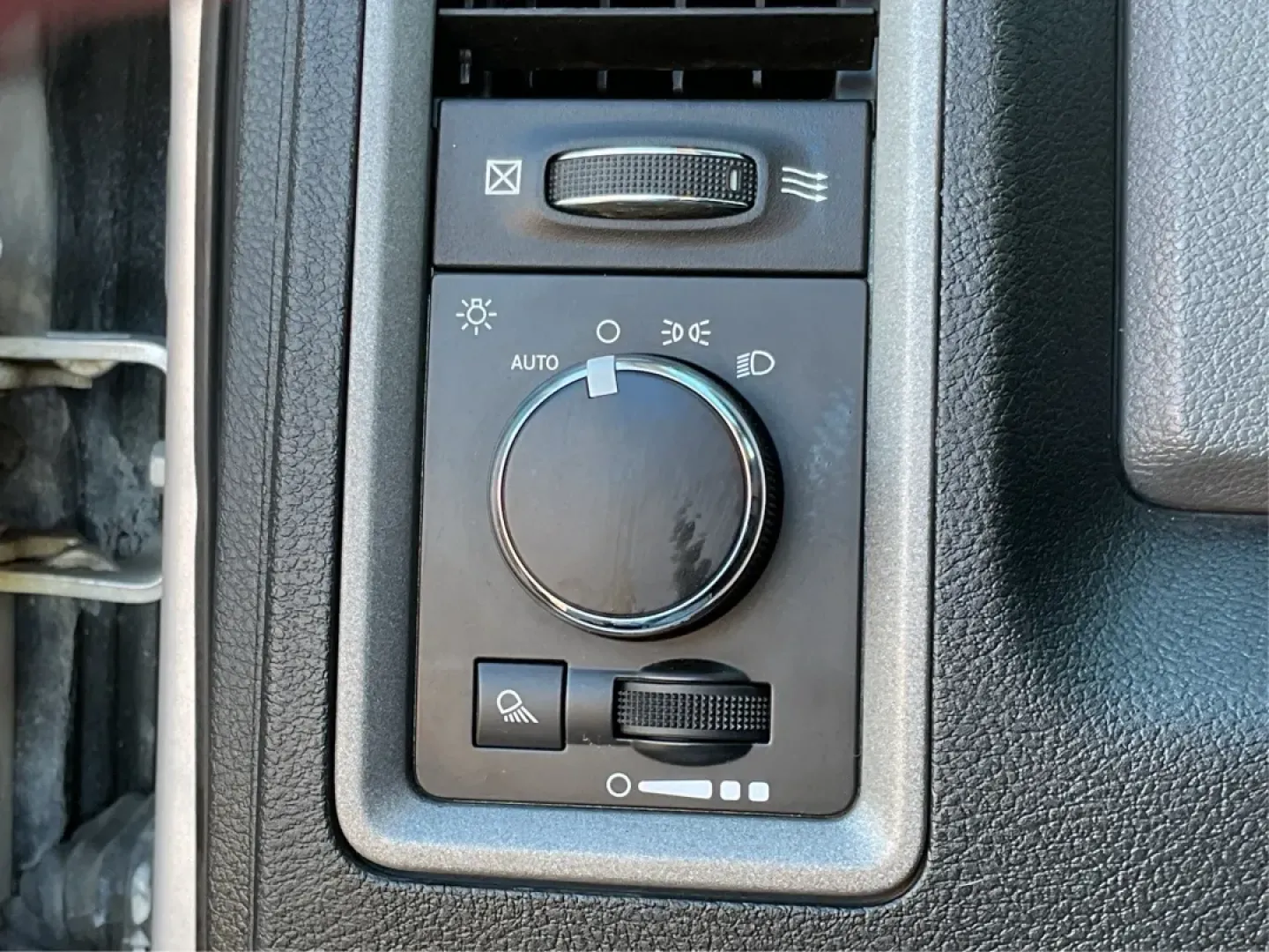 2016 Ram 1500 Tradesman (1C6RR7FT3GS) with an Other engine, located at 4508 South Dixie Dr, Moraine, OH, 45439, (937) 908-9800, 39.689976, -84.218452 - 2016 Ram 1500 Tradesman - Photo#16