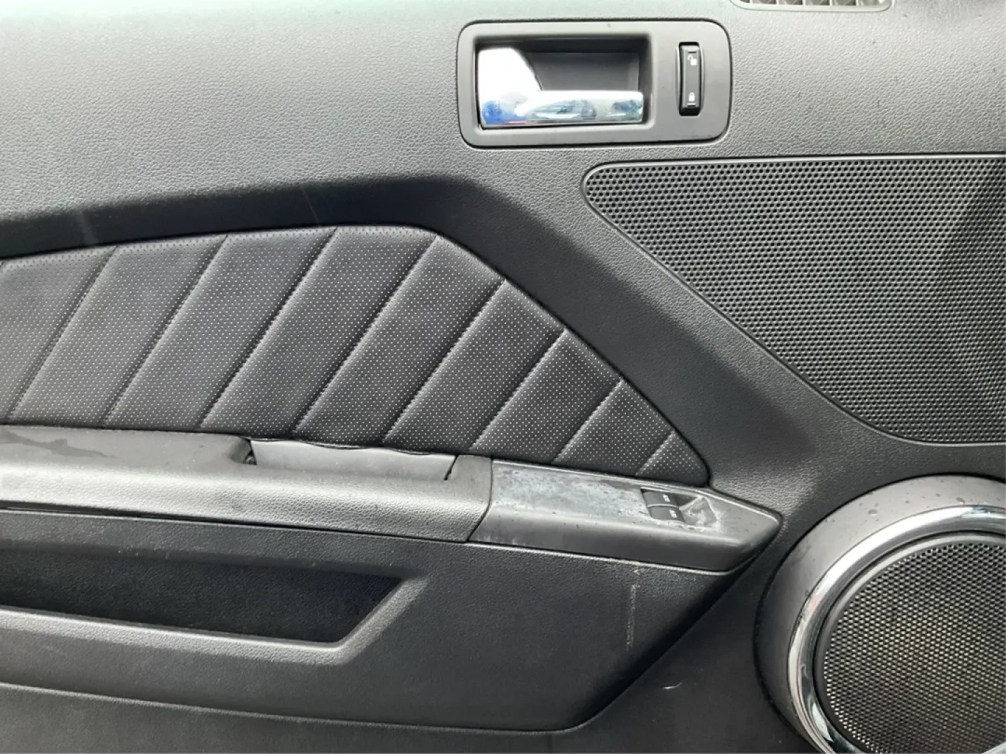 2012 Ford Mustang V6 Premium (1ZVBP8AM2C5) with an 3.7L V-6 DOHC engine, located at 880 E. National Road, Vandalia, OH, 45377, (937) 908-9800, 39.891918, -84.183594 - **Embrace the Spirit of Adventure with the 2012 Ford Mustang V6 Premium!**<br /> <br /> Are you ready to infuse your daily routine with excitement and style? The 2012 Ford Mustang V6 Premium, available at Advantage Car and Credit in Vandalia, OH, is the perfect companion for those who crave a thrill - Photo#18