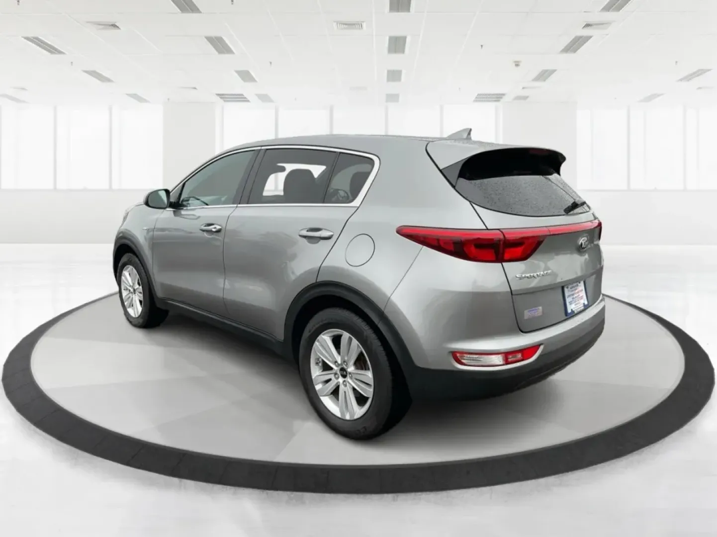 2019 Kia Sportage LX (KNDPMCAC4K7) with an Theta II 2.4L I-4 gasoline direct injection engine, located at 8750 N County Rd 25A, Piqua, OH, 45356, (937) 908-9800, 40.164391, -84.232513 - Experience the perfect blend of comfort, versatility, and performance with this 2019 Kia Sportage LX, designed for individuals and families who crave adventure. Whether you're navigating the bustling streets of Piqua, OH, or exploring nearby scenic routes, this stylish crossover SUV is built to acco - Photo#4