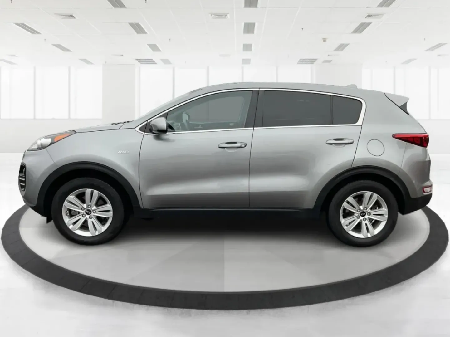 2019 Kia Sportage LX (KNDPMCAC4K7) with an Theta II 2.4L I-4 gasoline direct injection engine, located at 8750 N County Rd 25A, Piqua, OH, 45356, (937) 908-9800, 40.164391, -84.232513 - Experience the perfect blend of comfort, versatility, and performance with this 2019 Kia Sportage LX, designed for individuals and families who crave adventure. Whether you're navigating the bustling streets of Piqua, OH, or exploring nearby scenic routes, this stylish crossover SUV is built to acco - Photo#5