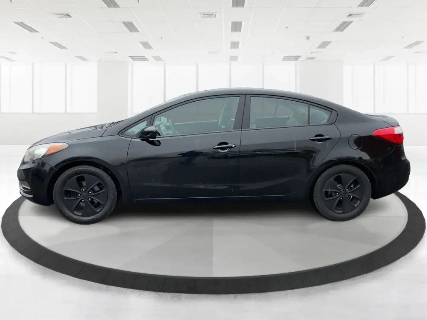 2015 Kia Forte LX (KNAFK4A67F5) with an 1.8L I-4 DOHC engine, located at 1951 S Dayton Lakeview Rd., New Carlisle, OH, 45344, (937) 908-9800, 39.890999, -84.050255 - **Find Your Perfect Commuter Companion: 2015 Kia Forte LX at Advantage Car and Credit - New Carlisle!**<br /> <br /> Are you searching for a reliable sedan that combines efficiency, comfort, and style? Look no further than this 2015 Kia Forte LX, available now at Advantage Car and Credit in New Carl - Photo#5