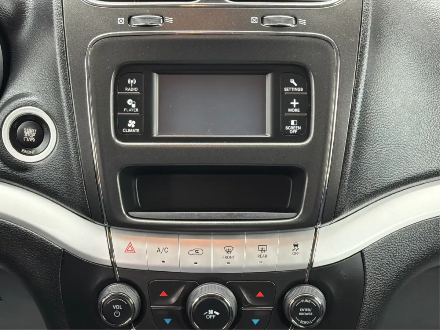 2016 Dodge Journey SE (3C4PDCAB1GT) with an Tigershark MultiAir 2.4L I-4 DOHC engine, located at 1099 N County Rd 25A , Troy, OH, 45373, (937) 908-9800, 40.057079, -84.212883 - Are you searching for the perfect vehicle to accommodate your growing family or enhance your daily commute? Look no further than this stunning 2016 Dodge Journey SE, available now at Advantage Car and Credit in Troy, OH! With its spacious interior and excellent features, this budget-friendly SUV is - Photo#13