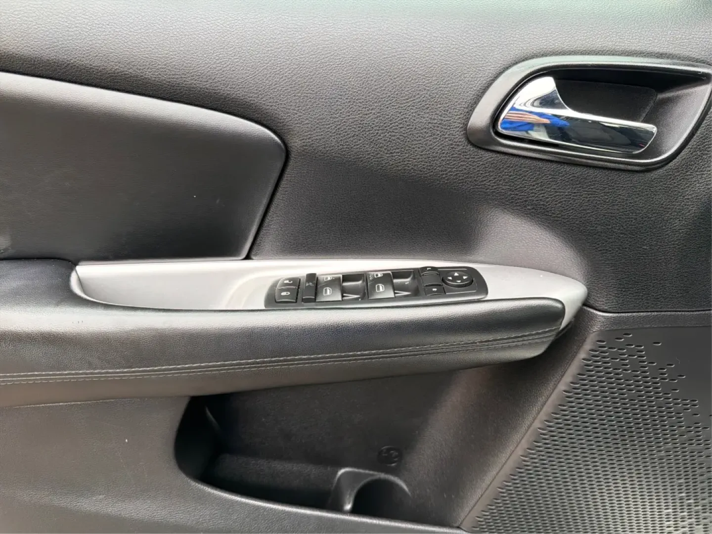 2016 Dodge Journey SE (3C4PDCAB1GT) with an Tigershark MultiAir 2.4L I-4 DOHC engine, located at 1099 N County Rd 25A , Troy, OH, 45373, (937) 908-9800, 40.057079, -84.212883 - Are you searching for the perfect vehicle to accommodate your growing family or enhance your daily commute? Look no further than this stunning 2016 Dodge Journey SE, available now at Advantage Car and Credit in Troy, OH! With its spacious interior and excellent features, this budget-friendly SUV is - Photo#18