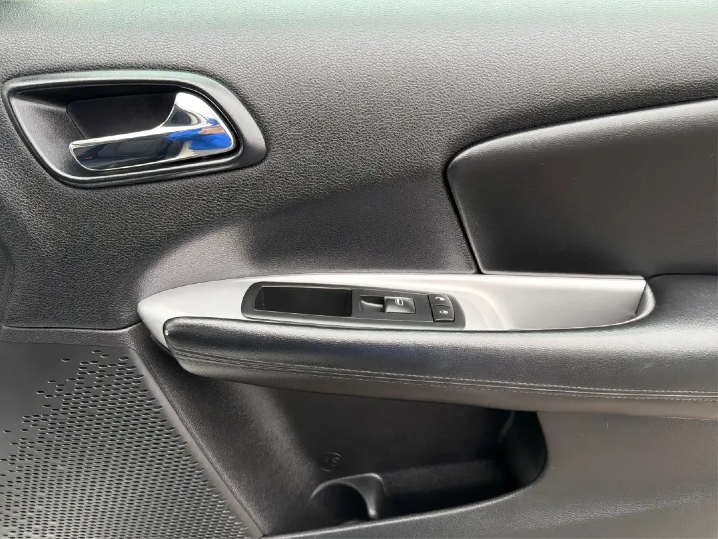 2016 Dodge Journey SE (3C4PDCAB1GT) with an Tigershark MultiAir 2.4L I-4 DOHC engine, located at 1099 N County Rd 25A , Troy, OH, 45373, (937) 908-9800, 40.057079, -84.212883 - Are you searching for the perfect vehicle to accommodate your growing family or enhance your daily commute? Look no further than this stunning 2016 Dodge Journey SE, available now at Advantage Car and Credit in Troy, OH! With its spacious interior and excellent features, this budget-friendly SUV is - Photo#19