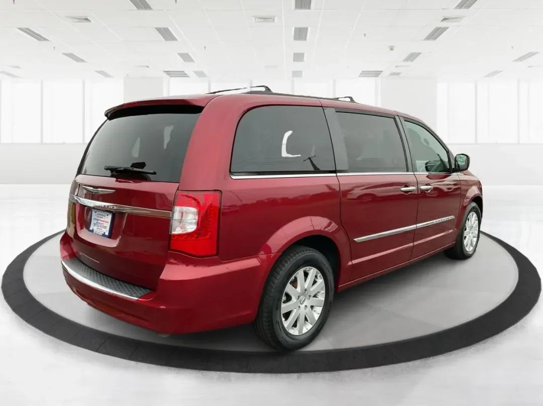 2016 Chrysler Town and Country Touring (2C4RC1BG8GR) with an Pentastar 3.6L V-6 DOHC engine, located at 880 E. National Road, Vandalia, OH, 45377, (937) 908-9800, 39.891918, -84.183594 - **Find Your Family Adventure with This 2016 Chrysler Town and Country at Advantage Car and Credit - Vandalia!**<br /> <br /> Imagine packing up your family and hitting the open road in a reliable, spacious van that caters to all your travel needs. The 2016 Chrysler Town and Country is your ticke - Photo#2