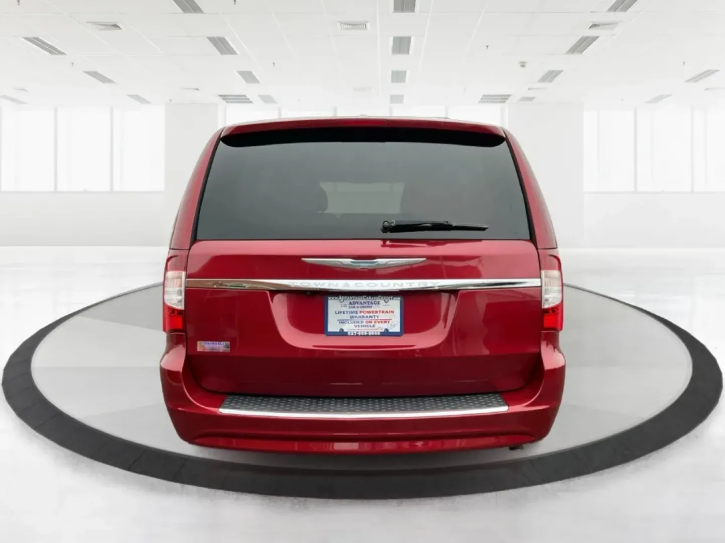 2016 Chrysler Town and Country Touring (2C4RC1BG8GR) with an Pentastar 3.6L V-6 DOHC engine, located at 880 E. National Road, Vandalia, OH, 45377, (937) 908-9800, 39.891918, -84.183594 - **Find Your Family Adventure with This 2016 Chrysler Town and Country at Advantage Car and Credit - Vandalia!**<br /> <br /> Imagine packing up your family and hitting the open road in a reliable, spacious van that caters to all your travel needs. The 2016 Chrysler Town and Country is your ticke - Photo#3