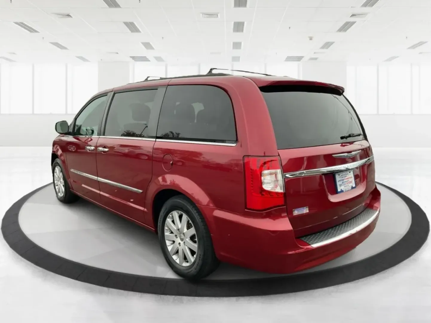 2016 Chrysler Town and Country Touring (2C4RC1BG8GR) with an Pentastar 3.6L V-6 DOHC engine, located at 880 E. National Road, Vandalia, OH, 45377, (937) 908-9800, 39.891918, -84.183594 - **Find Your Family Adventure with This 2016 Chrysler Town and Country at Advantage Car and Credit - Vandalia!**<br /> <br /> Imagine packing up your family and hitting the open road in a reliable, spacious van that caters to all your travel needs. The 2016 Chrysler Town and Country is your ticke - Photo#4