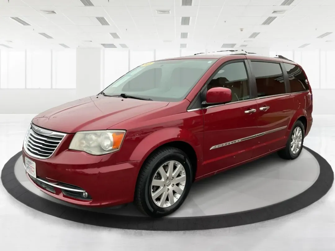 2016 Chrysler Town and Country Touring (2C4RC1BG8GR) with an Pentastar 3.6L V-6 DOHC engine, located at 880 E. National Road, Vandalia, OH, 45377, (937) 908-9800, 39.891918, -84.183594 - **Find Your Family Adventure with This 2016 Chrysler Town and Country at Advantage Car and Credit - Vandalia!**<br /> <br /> Imagine packing up your family and hitting the open road in a reliable, spacious van that caters to all your travel needs. The 2016 Chrysler Town and Country is your ticke - Photo#8