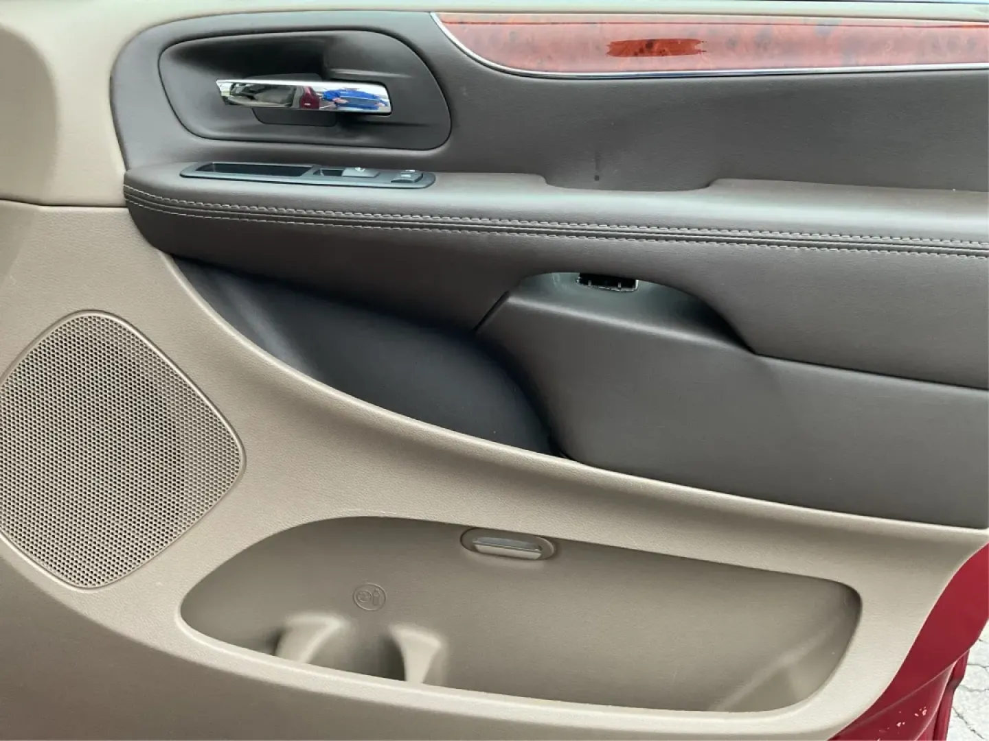 2016 Chrysler Town and Country Touring (2C4RC1BG8GR) with an Pentastar 3.6L V-6 DOHC engine, located at 880 E. National Road, Vandalia, OH, 45377, (937) 908-9800, 39.891918, -84.183594 - **Find Your Family Adventure with This 2016 Chrysler Town and Country at Advantage Car and Credit - Vandalia!**<br /> <br /> Imagine packing up your family and hitting the open road in a reliable, spacious van that caters to all your travel needs. The 2016 Chrysler Town and Country is your ticke - Photo#19