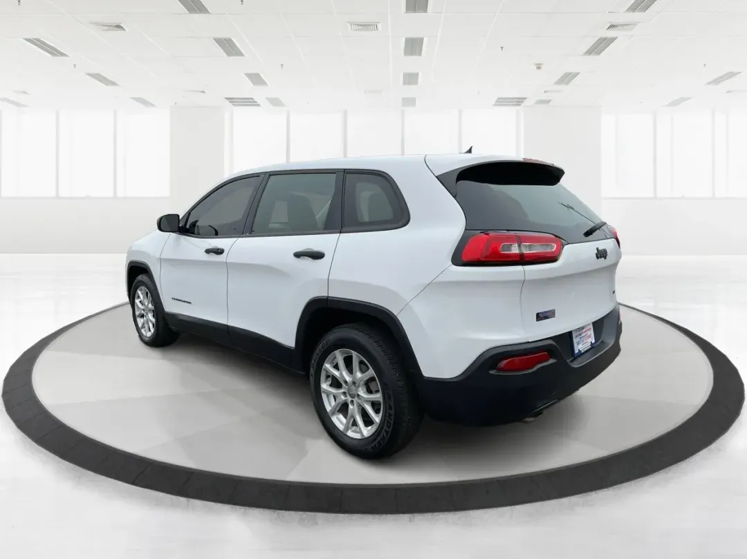 2015 Jeep Cherokee Sport (1C4PJLAB0FW) with an Other engine, located at 1184 Kauffman Ave, Fairborn, OH, 45324, (937) 908-9800, 39.807072, -84.030914 - ### Adventure Awaits with this 2015 Jeep Cherokee Sport!<br /> <br /> Are you ready for your next family road trip, weekend adventure, or daily commute? This 2015 Jeep Cherokee Sport is the perfect companion, combining style, comfort, and versatility for all your lifestyle needs. With its rugged cap - Photo#4