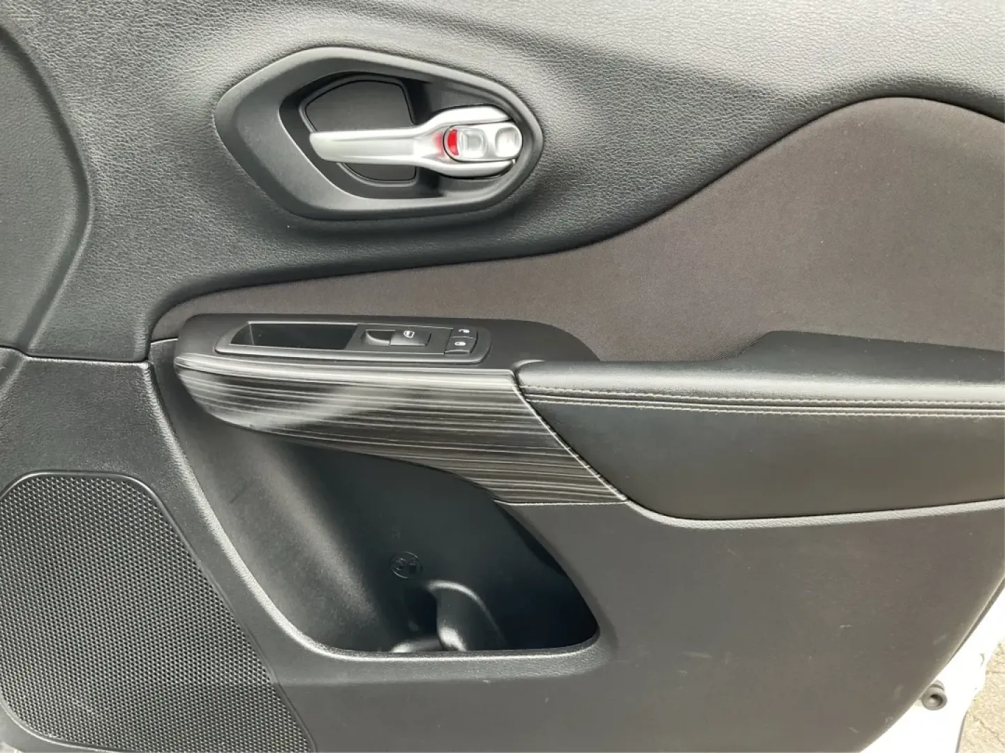 2015 Jeep Cherokee Sport (1C4PJLAB0FW) with an Other engine, located at 1184 Kauffman Ave, Fairborn, OH, 45324, (937) 908-9800, 39.807072, -84.030914 - ### Adventure Awaits with this 2015 Jeep Cherokee Sport!<br /> <br /> Are you ready for your next family road trip, weekend adventure, or daily commute? This 2015 Jeep Cherokee Sport is the perfect companion, combining style, comfort, and versatility for all your lifestyle needs. With its rugged cap - Photo#19