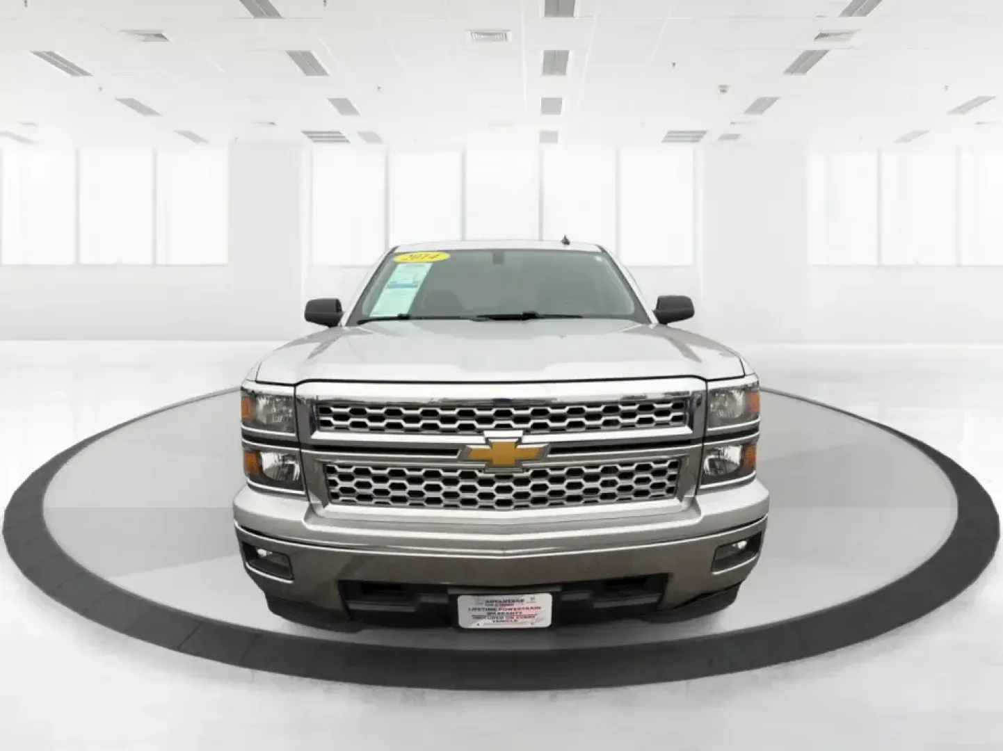 2014 Chevrolet Silverado 1500 1LT (3GCUKREC1EG) with an 5.3L V8 OHV 16V engine, 6-Speed Automatic transmission, located at 1230 East Main St, Xenia, OH, 45385, (937) 908-9800, 39.688026, -83.910172 - **Elevate Your Lifestyle with the 2014 Chevrolet Silverado 1500** <br /> <br /> Unleash the power of adventure with the 2014 Chevrolet Silverado 1500, the perfect companion for weekend road trips, family outings, or tackling tough jobs around Troy, OH. This rugged yet refined truck blends capabilit - Photo#7