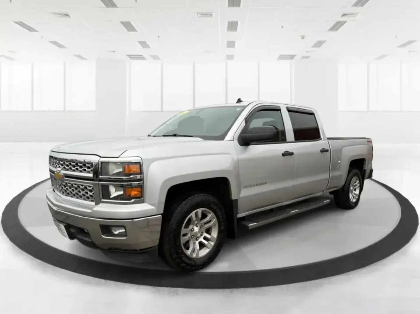 2014 Chevrolet Silverado 1500 1LT (3GCUKREC1EG) with an 5.3L V8 OHV 16V engine, 6-Speed Automatic transmission, located at 1230 East Main St, Xenia, OH, 45385, (937) 908-9800, 39.688026, -83.910172 - **Elevate Your Lifestyle with the 2014 Chevrolet Silverado 1500** <br /> <br /> Unleash the power of adventure with the 2014 Chevrolet Silverado 1500, the perfect companion for weekend road trips, family outings, or tackling tough jobs around Troy, OH. This rugged yet refined truck blends capabilit - Photo#8