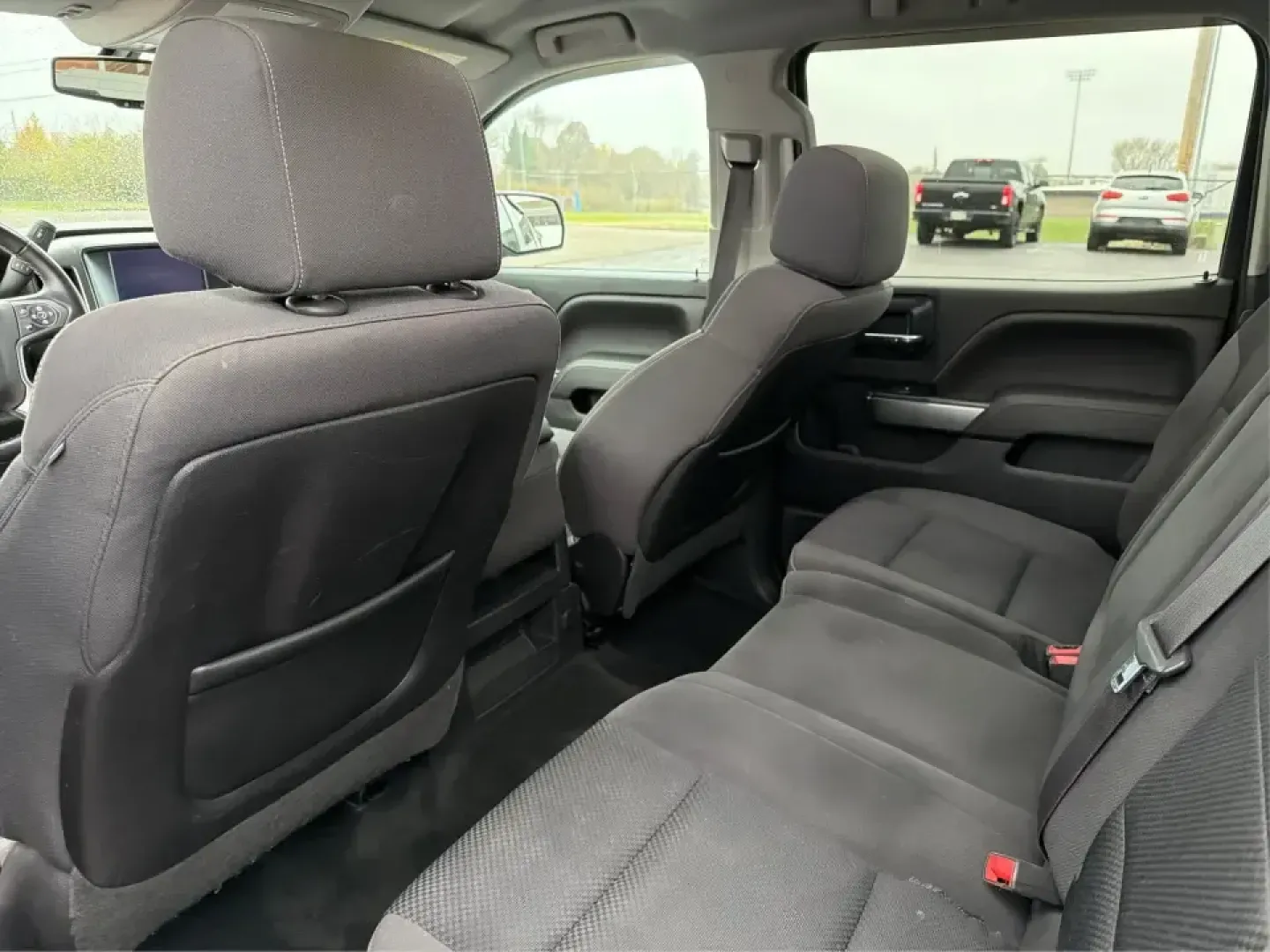 2014 Chevrolet Silverado 1500 1LT (3GCUKREC1EG) with an 5.3L V8 OHV 16V engine, 6-Speed Automatic transmission, located at 1230 East Main St, Xenia, OH, 45385, (937) 908-9800, 39.688026, -83.910172 - **Elevate Your Lifestyle with the 2014 Chevrolet Silverado 1500** <br /> <br /> Unleash the power of adventure with the 2014 Chevrolet Silverado 1500, the perfect companion for weekend road trips, family outings, or tackling tough jobs around Troy, OH. This rugged yet refined truck blends capabilit - Photo#10