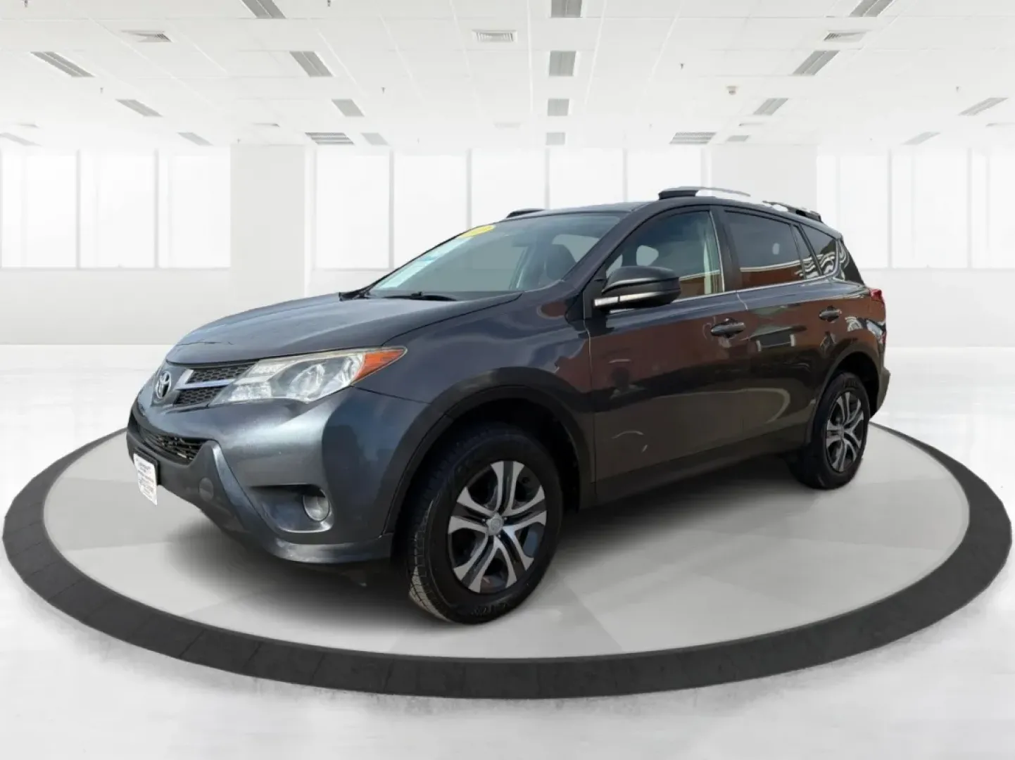 2013 Toyota RAV4 LE (2T3BFREV1DW) with an 2.5L I-4 DOHC engine, located at 401 Woodman Dr, Riverside, OH, 45431, (937) 908-9800, 39.760899, -84.123421 - Are you ready to elevate your daily commute or embark on your next weekend adventure? Look no further than this impressive 2013 Toyota RAV4 LE, available now at Advantage Car and Credit - Riverside. This versatile SUV is perfect for budget-conscious buyers seeking a reliable vehicle that accommodate - Photo#8