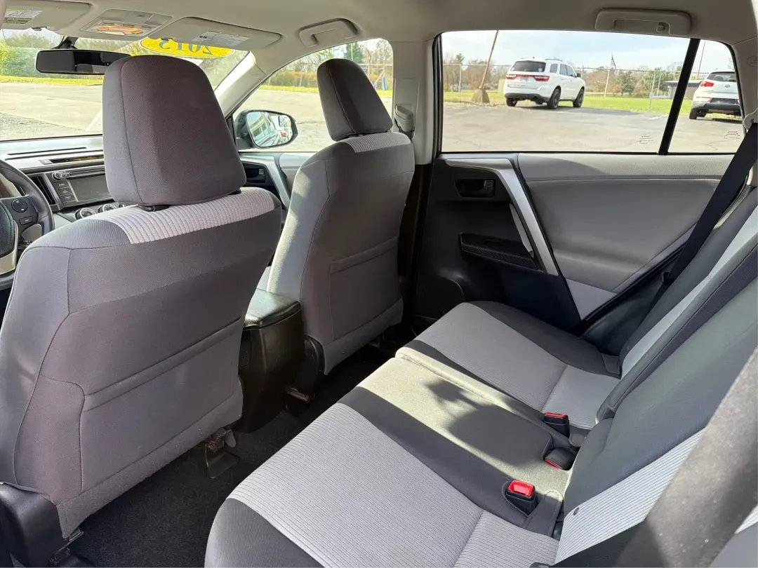 2013 Toyota RAV4 LE (2T3BFREV1DW) with an 2.5L I-4 DOHC engine, located at 401 Woodman Dr, Riverside, OH, 45431, (937) 908-9800, 39.760899, -84.123421 - Are you ready to elevate your daily commute or embark on your next weekend adventure? Look no further than this impressive 2013 Toyota RAV4 LE, available now at Advantage Car and Credit - Riverside. This versatile SUV is perfect for budget-conscious buyers seeking a reliable vehicle that accommodate - Photo#10