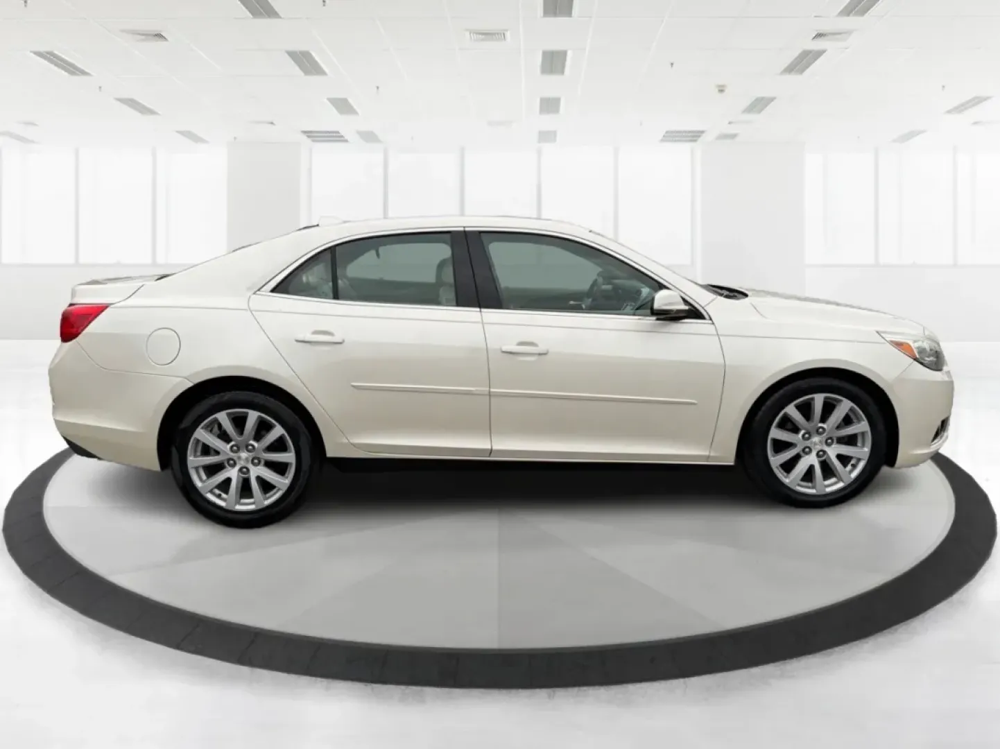 2014 Chevrolet Malibu 2LT (1G11E5SL4EF) with an ECOTEC 2.5L I-4 gasoline direct injection engine, located at 4508 South Dixie Dr, Moraine, OH, 45439, (937) 908-9800, 39.689976, -84.218452 - 2014 Chevrolet Malibu 2LT - Photo#1