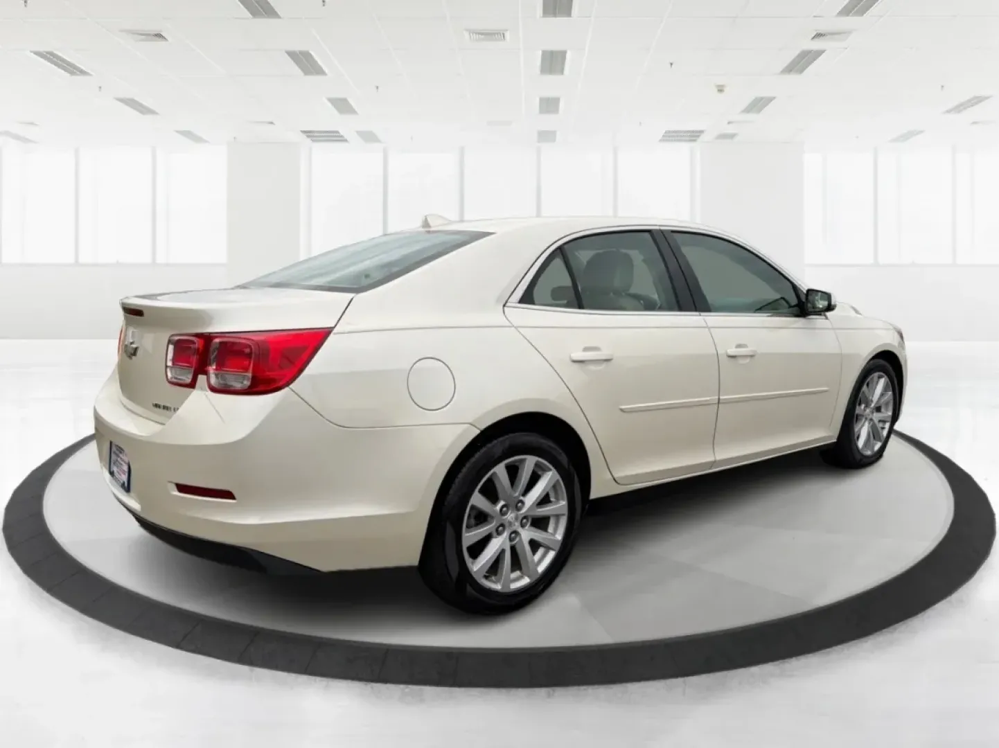 2014 Chevrolet Malibu 2LT (1G11E5SL4EF) with an ECOTEC 2.5L I-4 gasoline direct injection engine, located at 4508 South Dixie Dr, Moraine, OH, 45439, (937) 908-9800, 39.689976, -84.218452 - 2014 Chevrolet Malibu 2LT - Photo#2