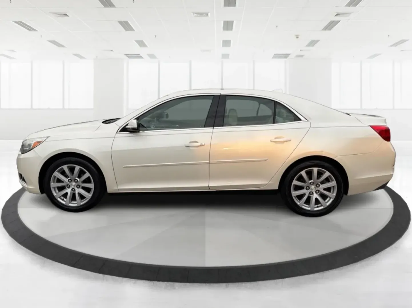 2014 Chevrolet Malibu 2LT (1G11E5SL4EF) with an ECOTEC 2.5L I-4 gasoline direct injection engine, located at 4508 South Dixie Dr, Moraine, OH, 45439, (937) 908-9800, 39.689976, -84.218452 - 2014 Chevrolet Malibu 2LT - Photo#5