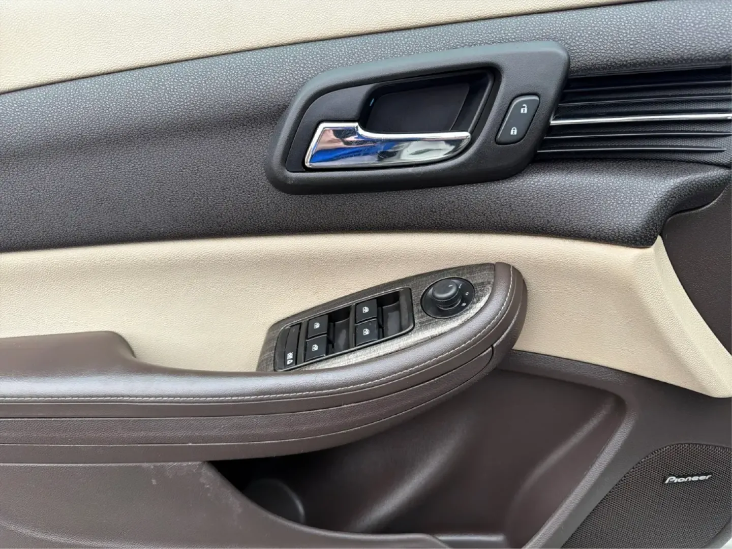 2014 Chevrolet Malibu 2LT (1G11E5SL4EF) with an ECOTEC 2.5L I-4 gasoline direct injection engine, located at 4508 South Dixie Dr, Moraine, OH, 45439, (937) 908-9800, 39.689976, -84.218452 - 2014 Chevrolet Malibu 2LT - Photo#19