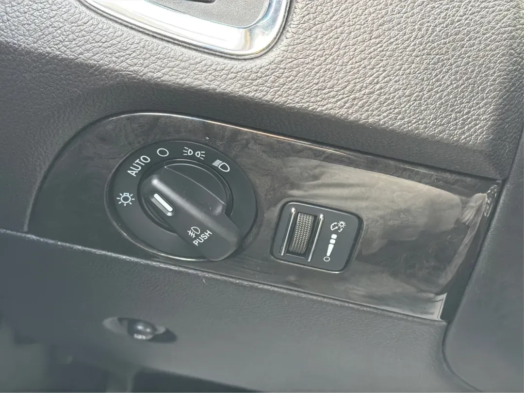 2013 Dodge Durango Crew (1C4RDJDG4DC) with an Other engine, located at 1230 East Main St, Xenia, OH, 45385, (937) 908-9800, 39.688026, -83.910172 - Are you ready to elevate your family adventures or tackle your daily commute with unparalleled ease? Look no further than this stunning 2013 Dodge Durango Crew, now available at Advantage Car and Credit in New Carlisle, OH. Perfect for growing families and those who love weekend getaways, this SUV n - Photo#17