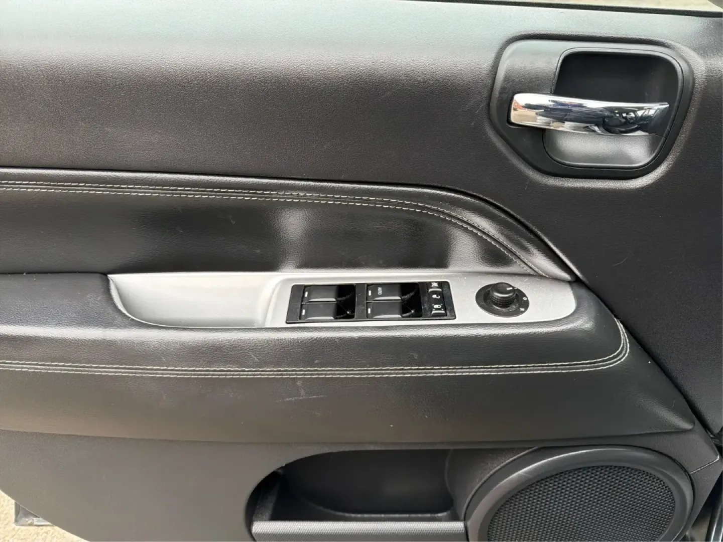 2014 Jeep Compass Latitude (1C4NJDEB3ED) with an 2.4L I-4 DOHC engine, located at 1951 S Dayton Lakeview Rd., New Carlisle, OH, 45344, (937) 908-9800, 39.890999, -84.050255 - ### Explore the Open Road with Confidence in the 2014 Jeep Compass Latitude!<br /> <br /> Are you ready to embrace the freedom of adventure? The 2014 Jeep Compass Latitude is the perfect vehicle for those who crave a blend of rugged capability and family-friendly comfort. Whether you're planning a w - Photo#17