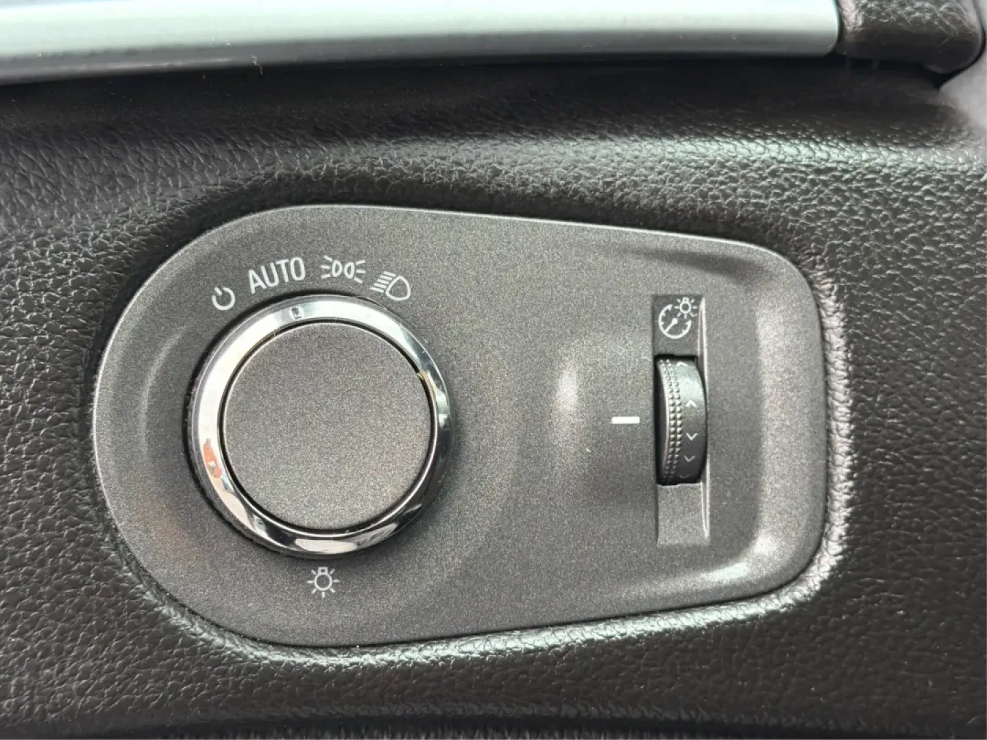 2012 Cadillac SRX Luxury Collection (3GYFNDE35CS) with an 3.6L V-6 gasoline direct injection engine, located at 401 Woodman Dr, Riverside, OH, 45431, (937) 908-9800, 39.760899, -84.123421 - Experience the perfect blend of luxury and practicality with this stunning 2012 Cadillac SRX Luxury Collection, available now at Advantage Car and Credit in Riverside, OH. Whether you're a growing family in need of space, a commuter looking for comfort, or someone who enjoys weekend adventures, this - Photo#17