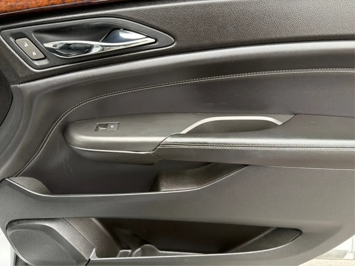 2012 Cadillac SRX Luxury Collection (3GYFNDE35CS) with an 3.6L V-6 gasoline direct injection engine, located at 401 Woodman Dr, Riverside, OH, 45431, (937) 908-9800, 39.760899, -84.123421 - Experience the perfect blend of luxury and practicality with this stunning 2012 Cadillac SRX Luxury Collection, available now at Advantage Car and Credit in Riverside, OH. Whether you're a growing family in need of space, a commuter looking for comfort, or someone who enjoys weekend adventures, this - Photo#20