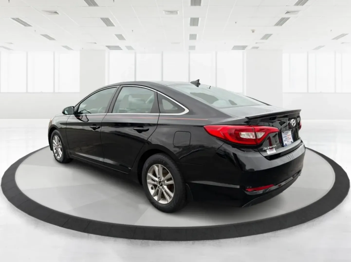 2017 Hyundai Sonata SE (5NPE24AF6HH) with an 2.4L I-4 gasoline direct injection engine, located at 8750 N County Rd 25A, Piqua, OH, 45356, (937) 908-9800, 40.164391, -84.232513 - Experience the open road like never before with the 2017 Hyundai Sonata SE, a perfect sedan for those who value style, comfort, and reliability. Whether you're commuting to work in Piqua, planning weekend getaways, or driving your family to soccer practice, this versatile vehicle is designed to meet - Photo#4