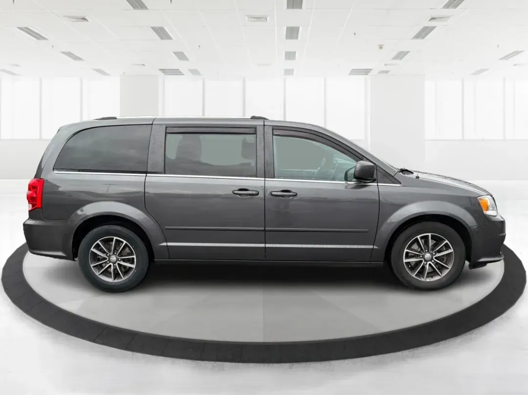2017 Dodge Grand Caravan SXT (2C4RDGCG4HR) with an Pentastar 3.6L V-6 DOHC engine, located at 8750 N County Rd 25A, Piqua, OH, 45356, (937) 908-9800, 40.164391, -84.232513 - **Drive Your Family Adventures with the 2017 Dodge Grand Caravan from Advantage Car and Credit - Piqua!**<br /> <br /> Are you ready to elevate your family outings, school runs, or weekend getaways? The 2017 Dodge Grand Caravan SXT is the perfect companion for your lifestyle. With ample space for pa - Photo#1