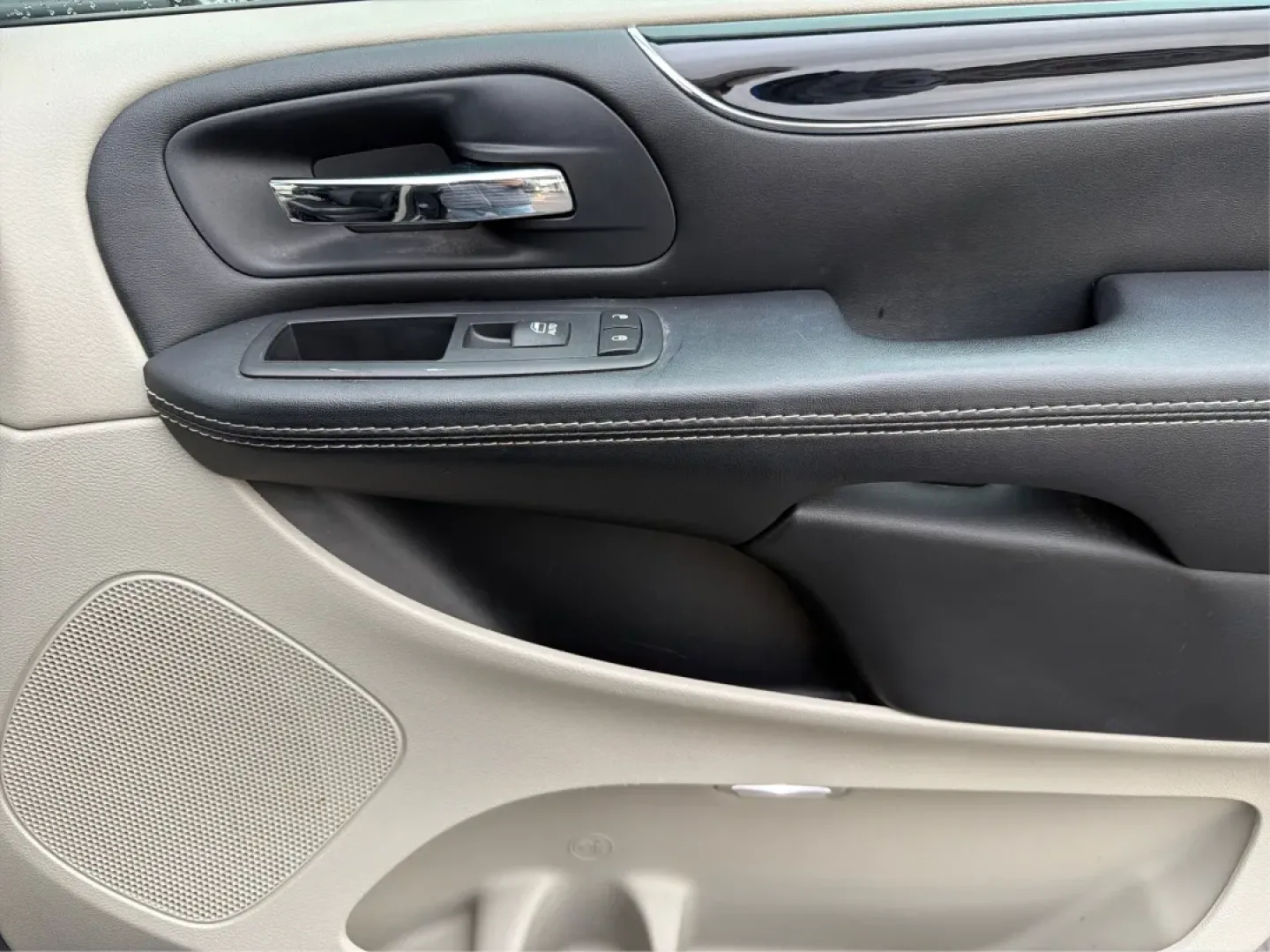 2017 Dodge Grand Caravan SXT (2C4RDGCG4HR) with an Pentastar 3.6L V-6 DOHC engine, located at 8750 N County Rd 25A, Piqua, OH, 45356, (937) 908-9800, 40.164391, -84.232513 - **Drive Your Family Adventures with the 2017 Dodge Grand Caravan from Advantage Car and Credit - Piqua!**<br /> <br /> Are you ready to elevate your family outings, school runs, or weekend getaways? The 2017 Dodge Grand Caravan SXT is the perfect companion for your lifestyle. With ample space for pa - Photo#20