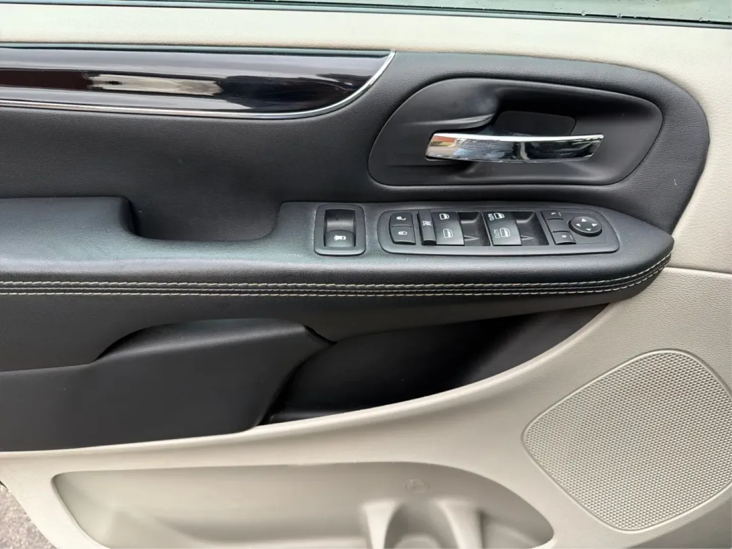 2017 Dodge Grand Caravan SXT (2C4RDGCG4HR) with an Pentastar 3.6L V-6 DOHC engine, located at 1951 S Dayton Lakeview Rd., New Carlisle, OH, 45344, (937) 908-9800, 39.890999, -84.050255 - **Drive Your Family Adventures with the 2017 Dodge Grand Caravan from Advantage Car and Credit - Piqua!**<br /> <br /> Are you ready to elevate your family outings, school runs, or weekend getaways? The 2017 Dodge Grand Caravan SXT is the perfect companion for your lifestyle. With ample space for pa - Photo#19